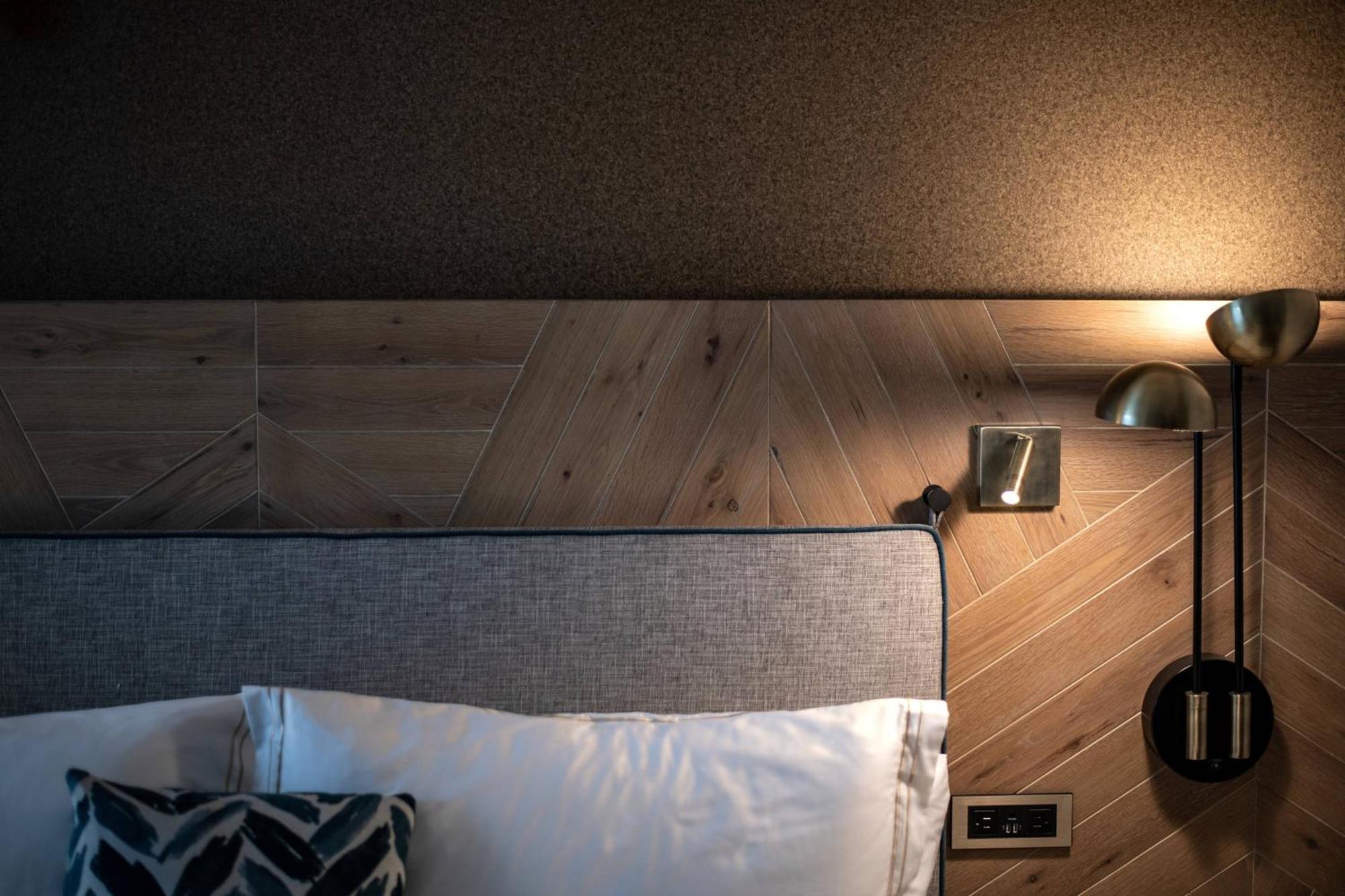 Guest Room 1 King