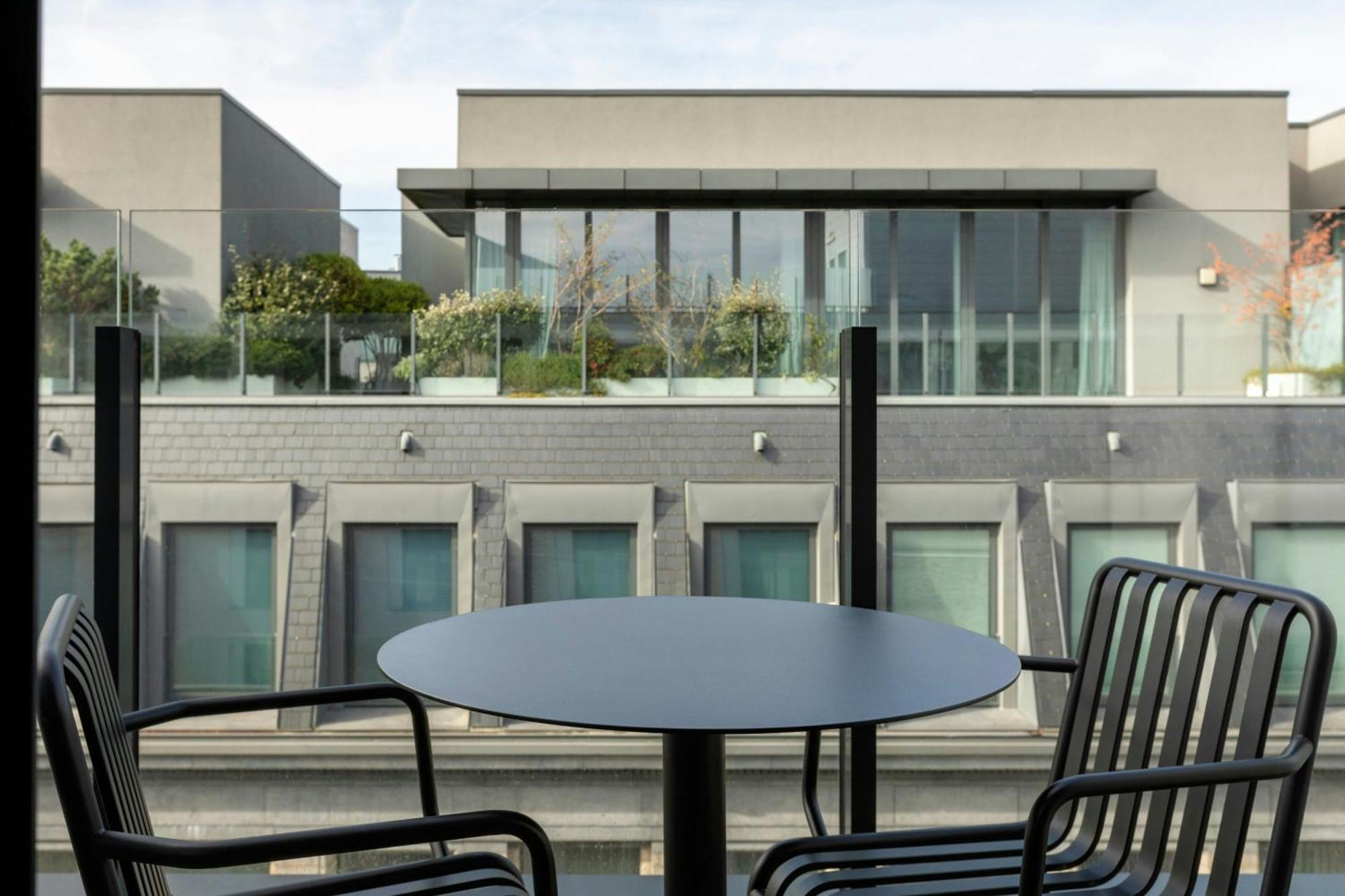 Moxy Queen Room Balcony High Floor
