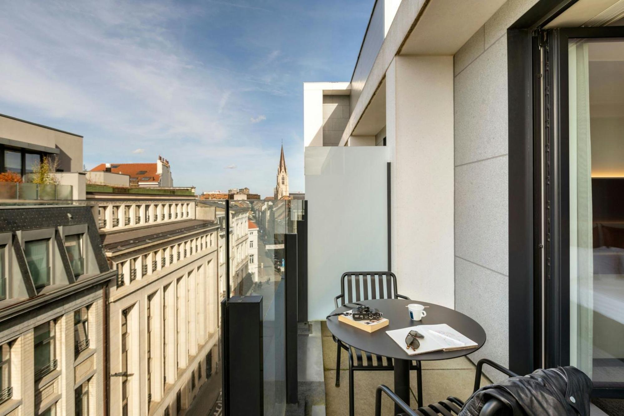 Moxy Queen Room Balcony High Floor
