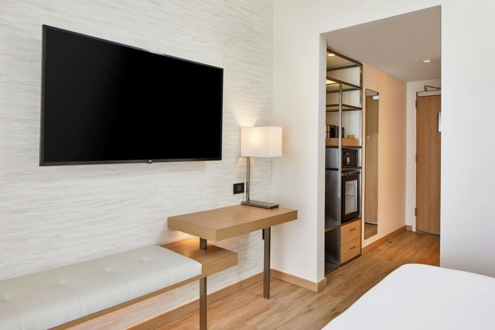 King Room Partial Water View