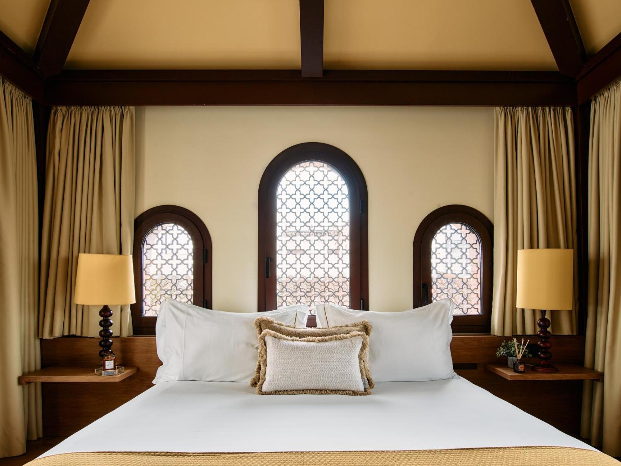 Deluxe Superior Double Room views