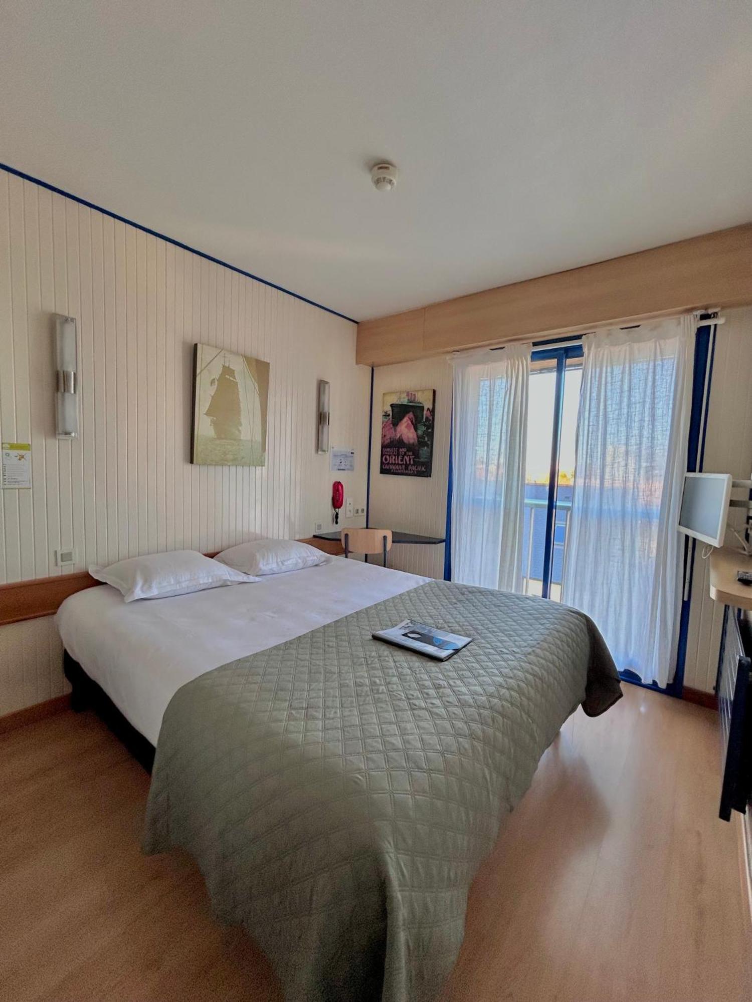 Standard Double Room shower or bathtub,1697026354:JPEG