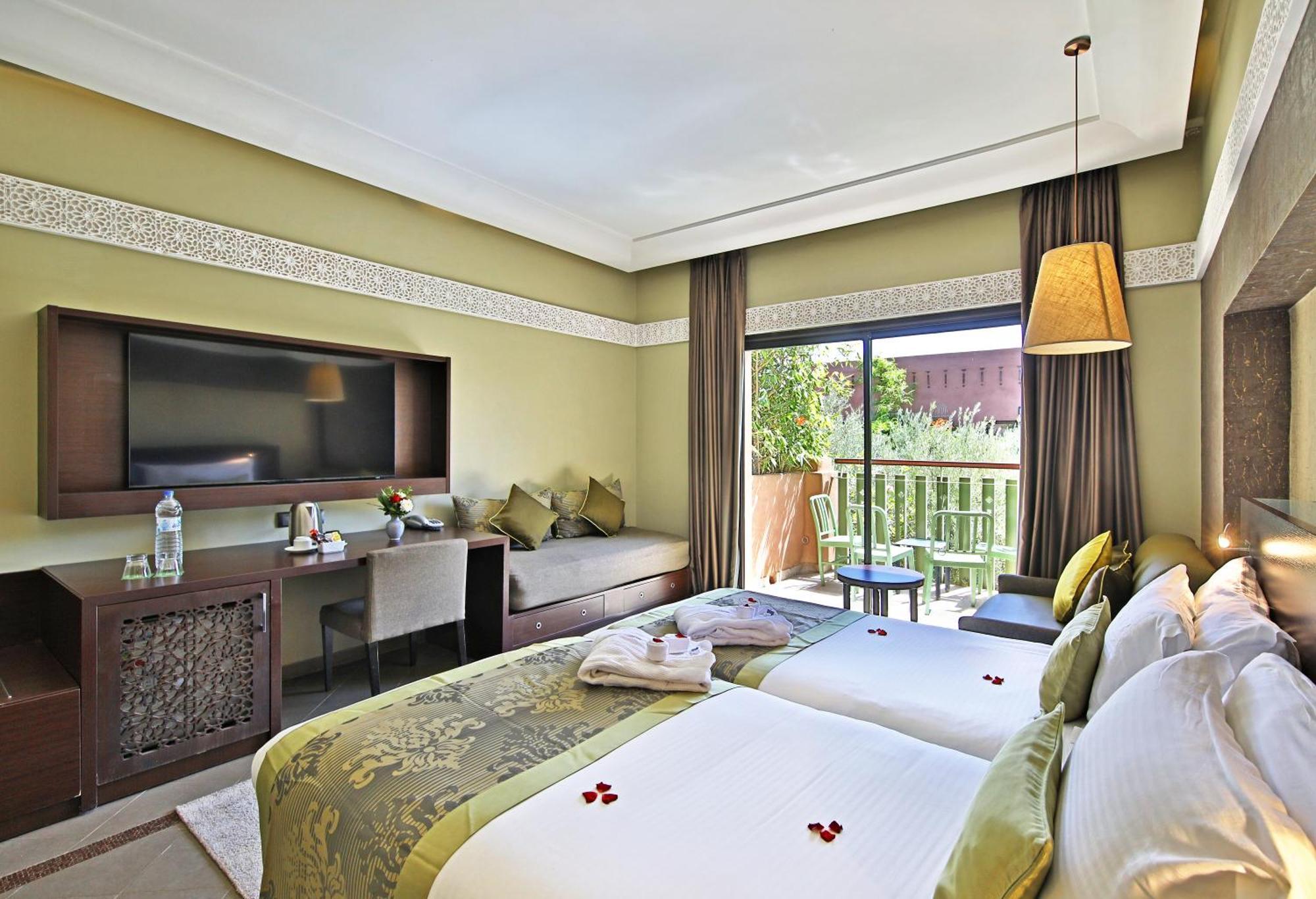 Deluxe Room Twin Beds Garden View