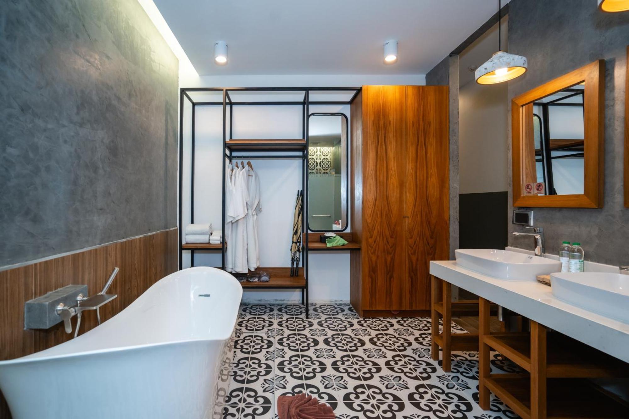 Premier Deluxe Suite Balcony