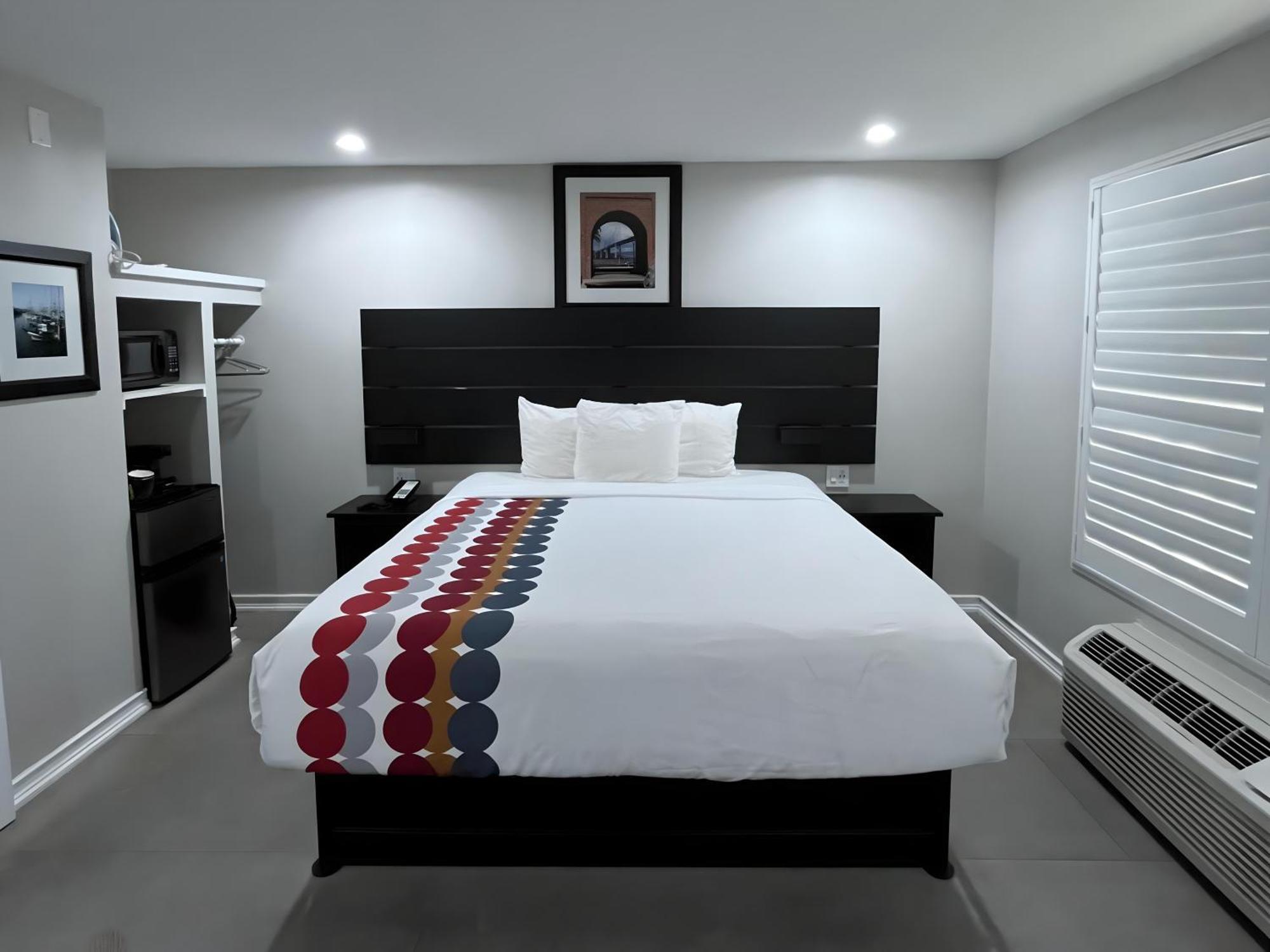 Standard Room King Bed