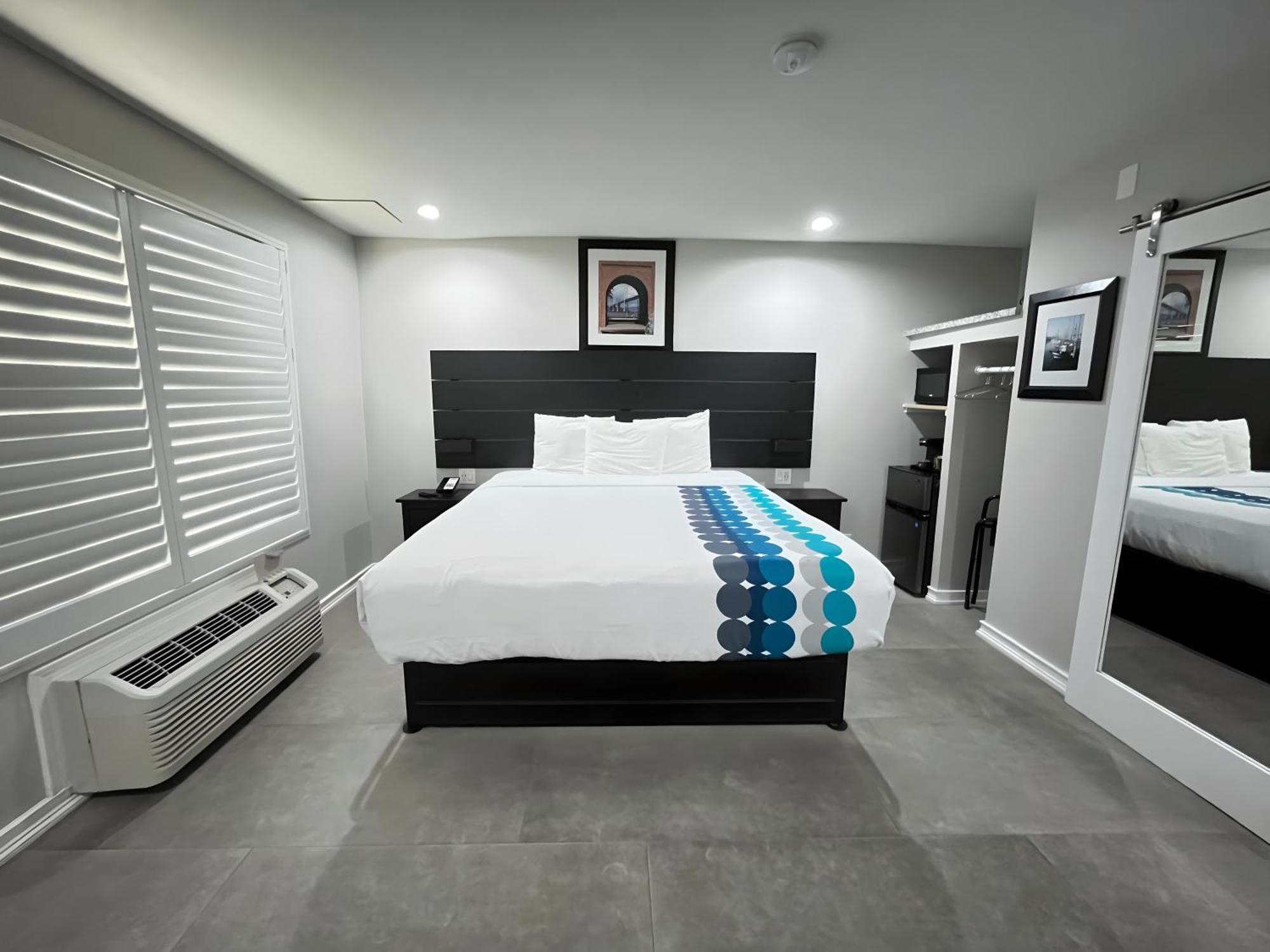 Standard Room King Bed