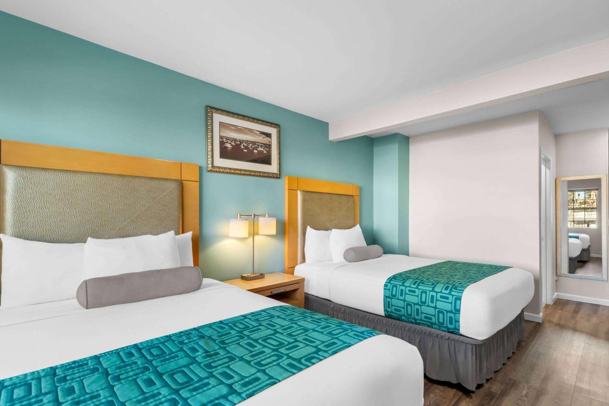Suite Two Queen Beds Non-Smoking