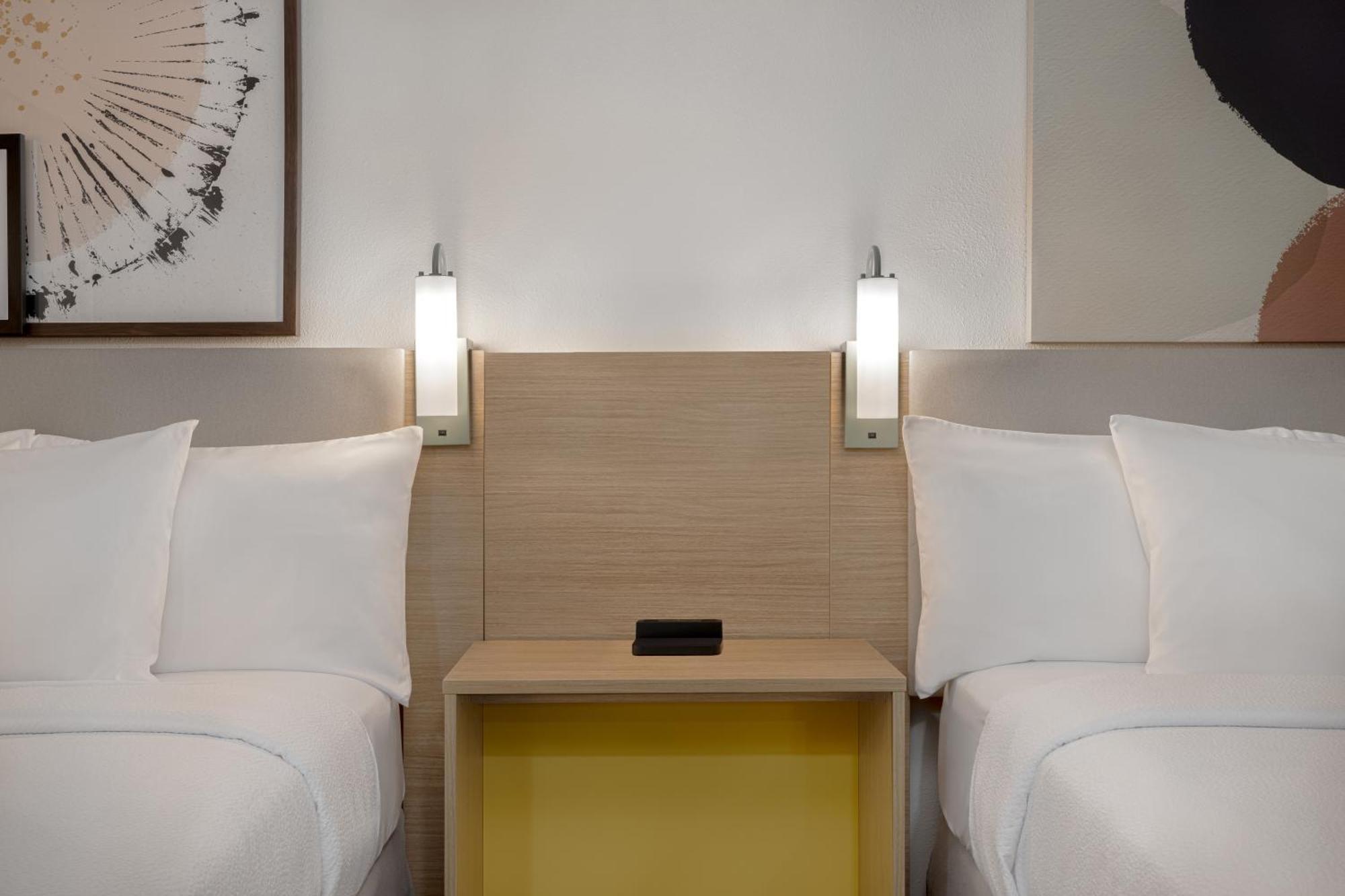 Double Room Two Double Beds Bathtub Mobility Accessible