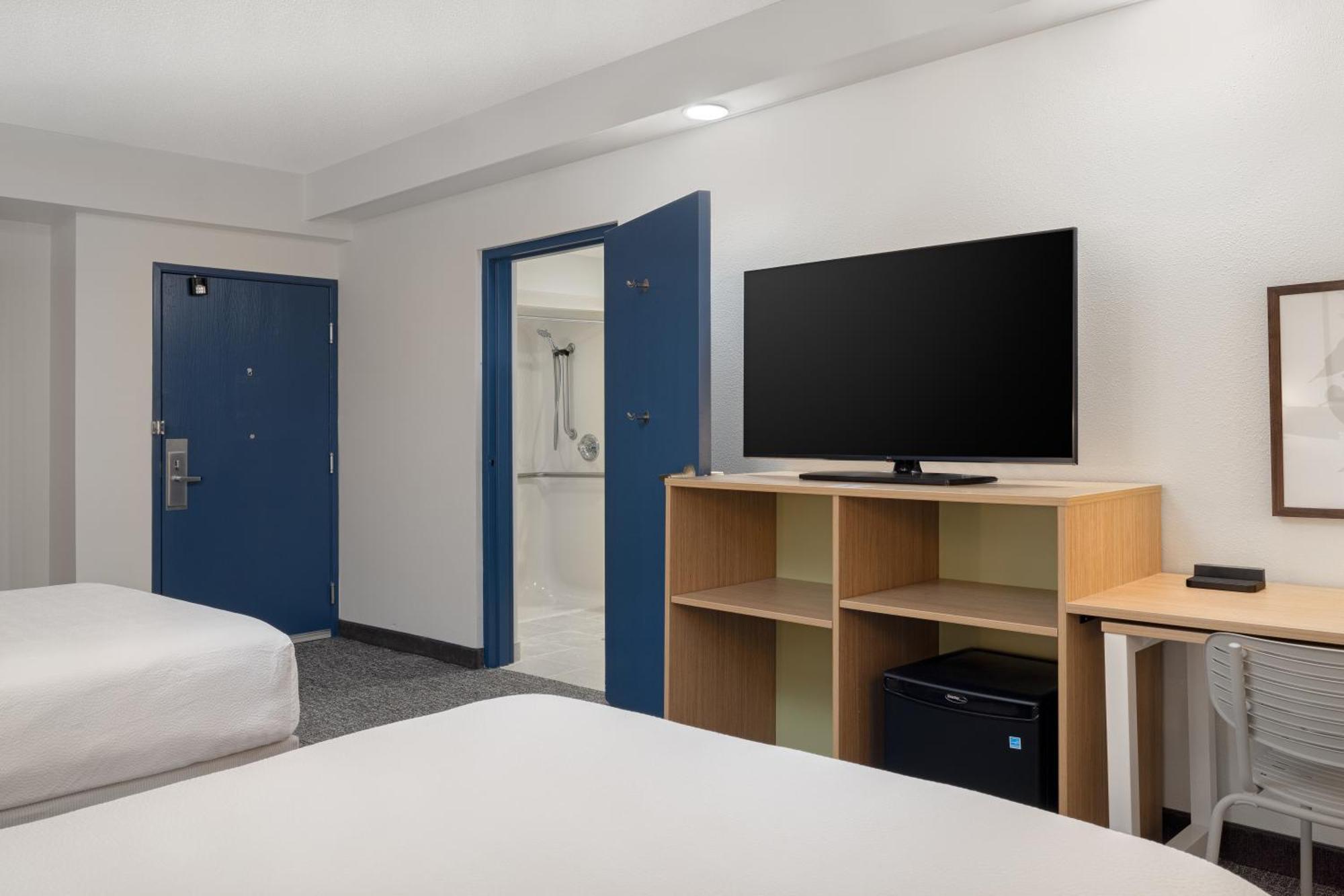 Double Room Two Double Beds Bathtub Mobility Accessible