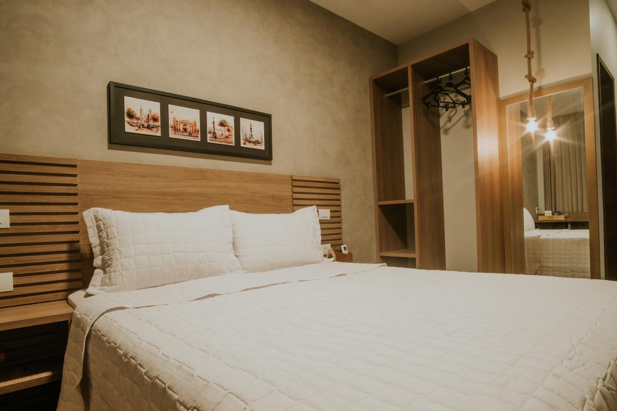 Deluxe Room,1643770384:JPEG