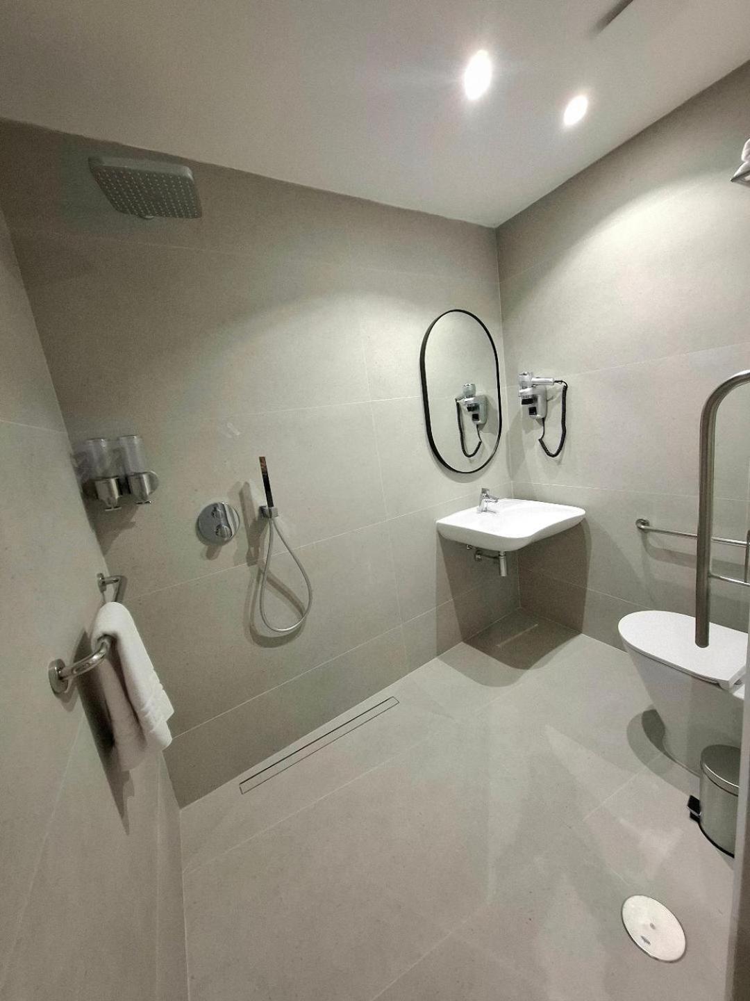 Double Room Disability Access,1643771122:JPEG