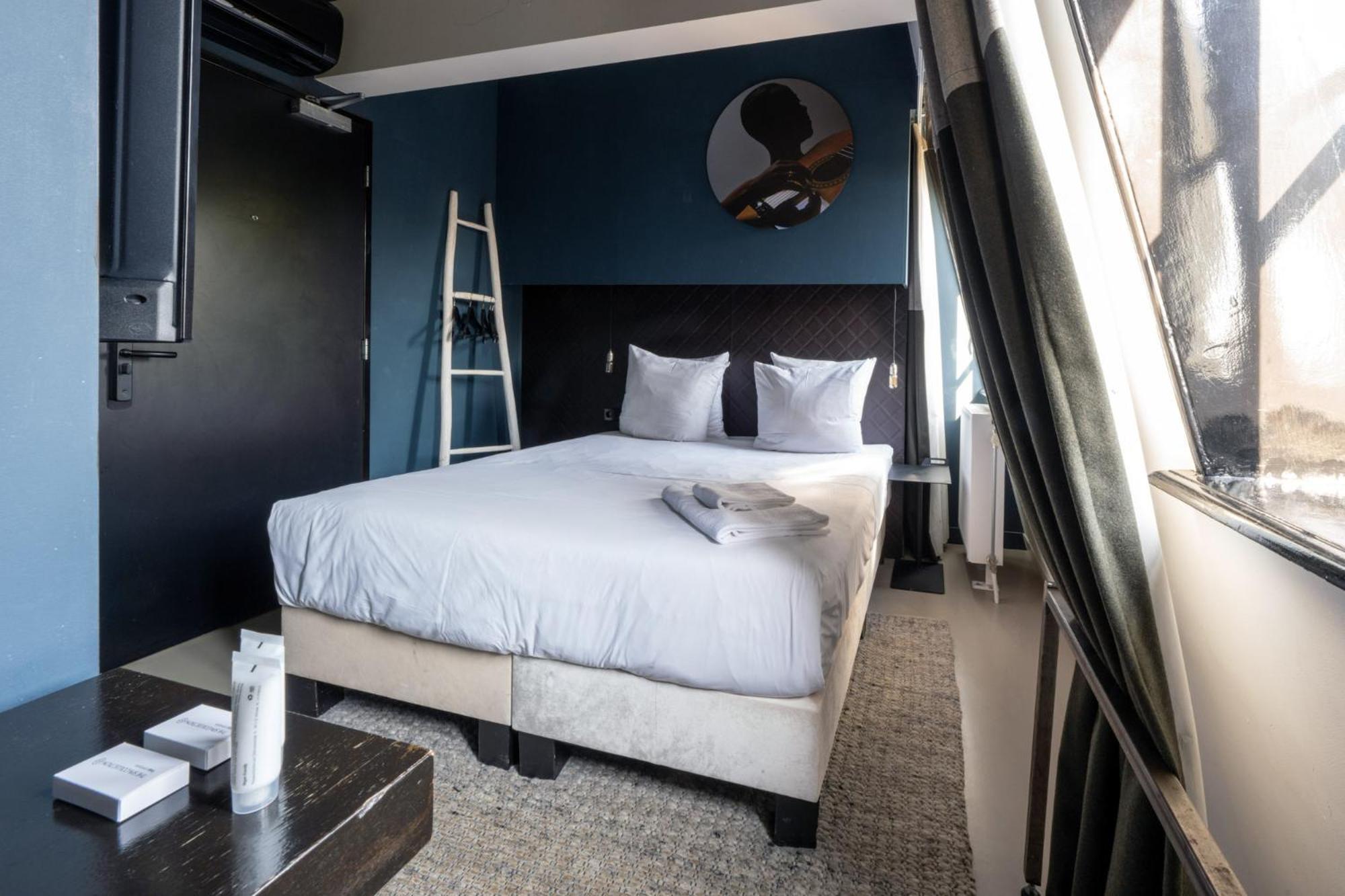 Small Double Room,1643778856:JPEG