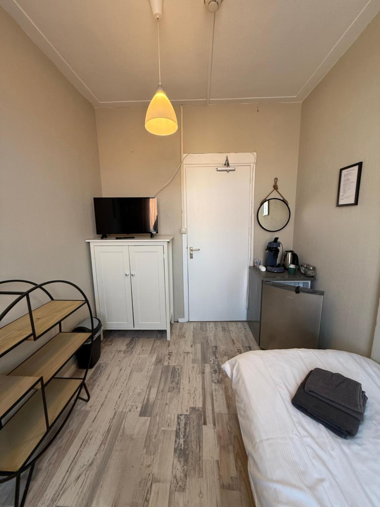 Single Room,1643783493:JPEG