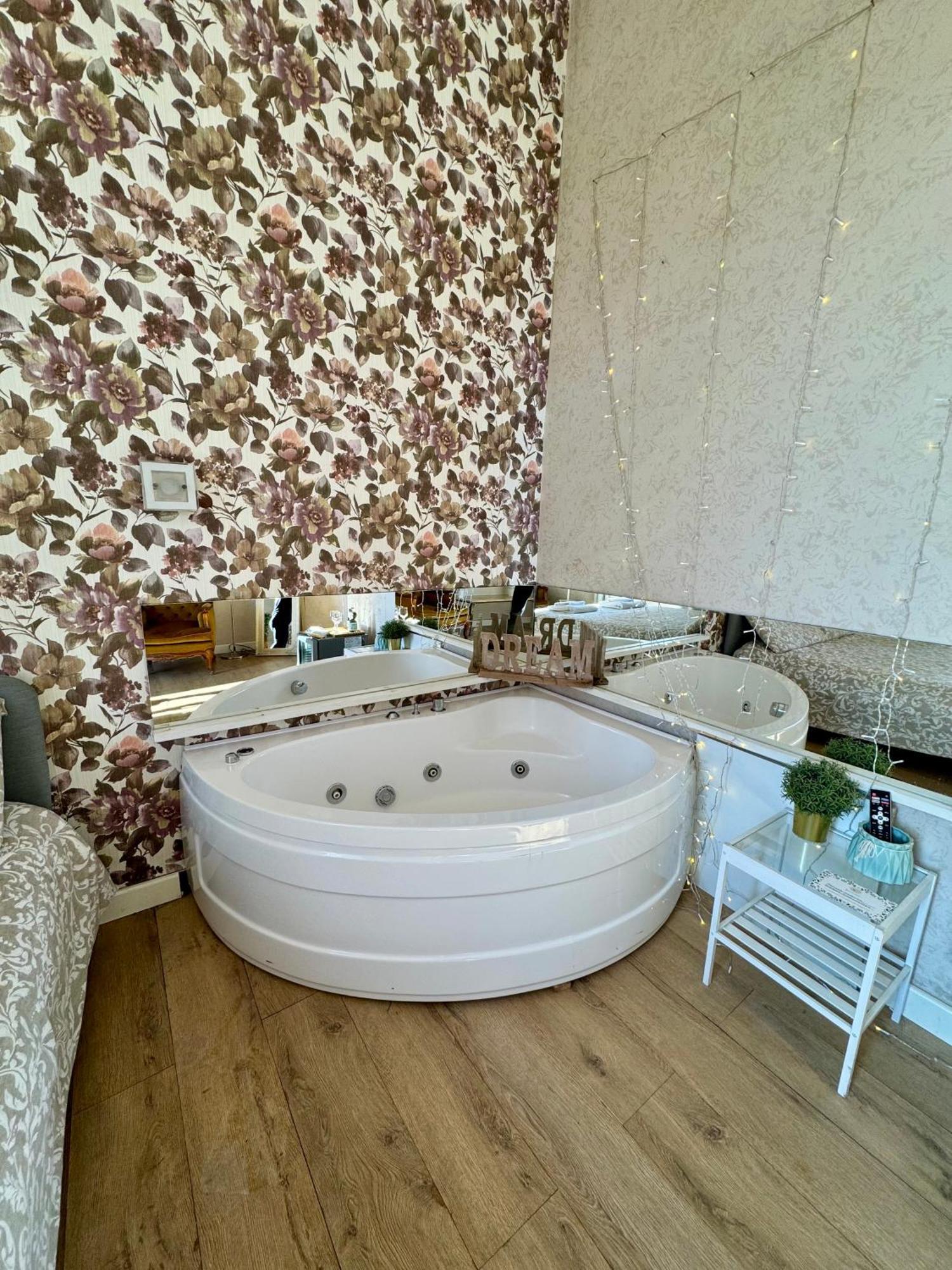 King Room Spa Bath