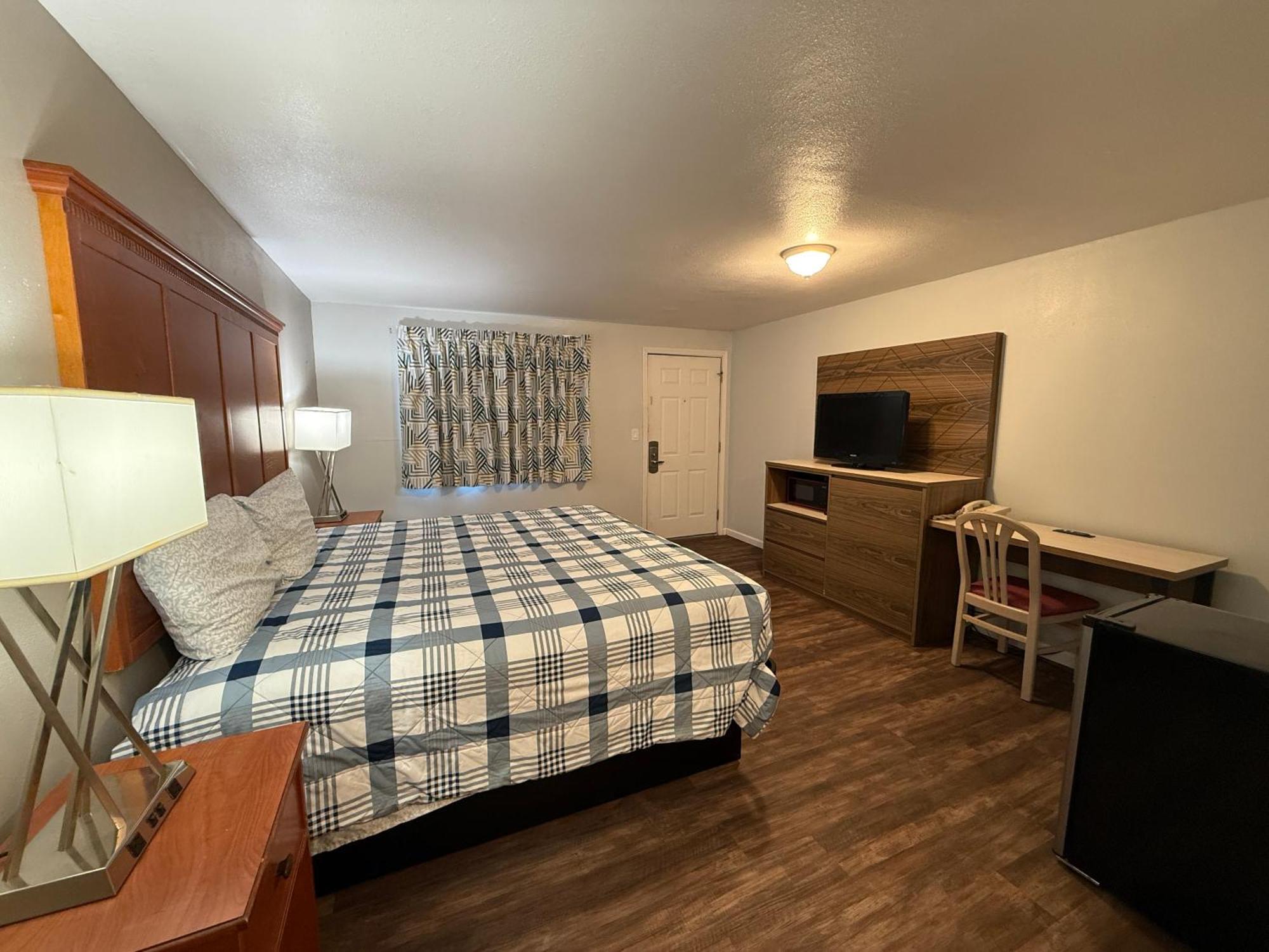 King Room,1643799301:JPEG