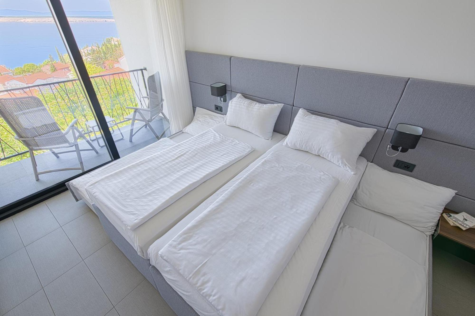 Double room 2 Extra pull-out Beds Sea Side View Balcony