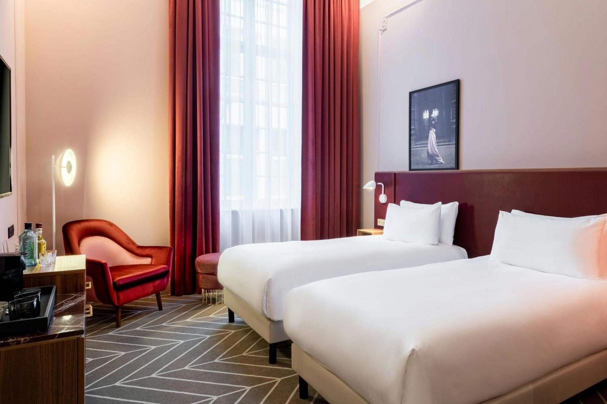 Emerald Twin Guest Room