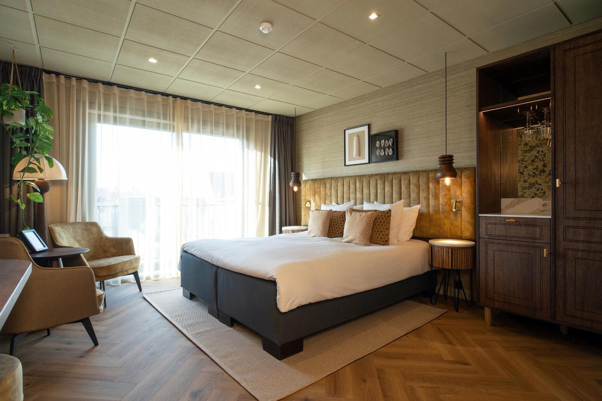 Deluxe Double Room Shower