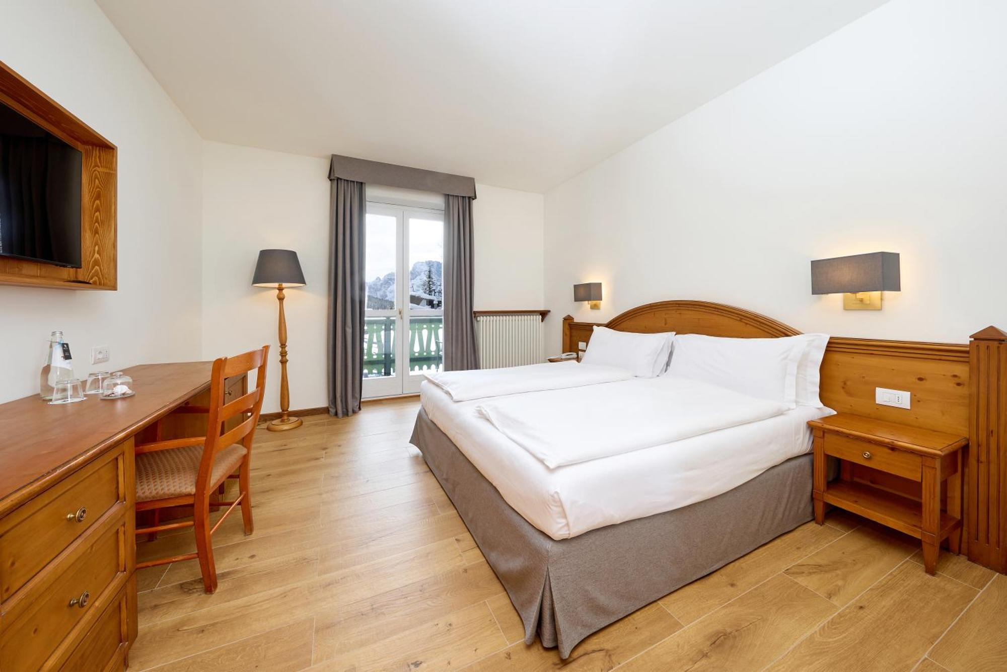 Superior Double or Twin Room Lake View