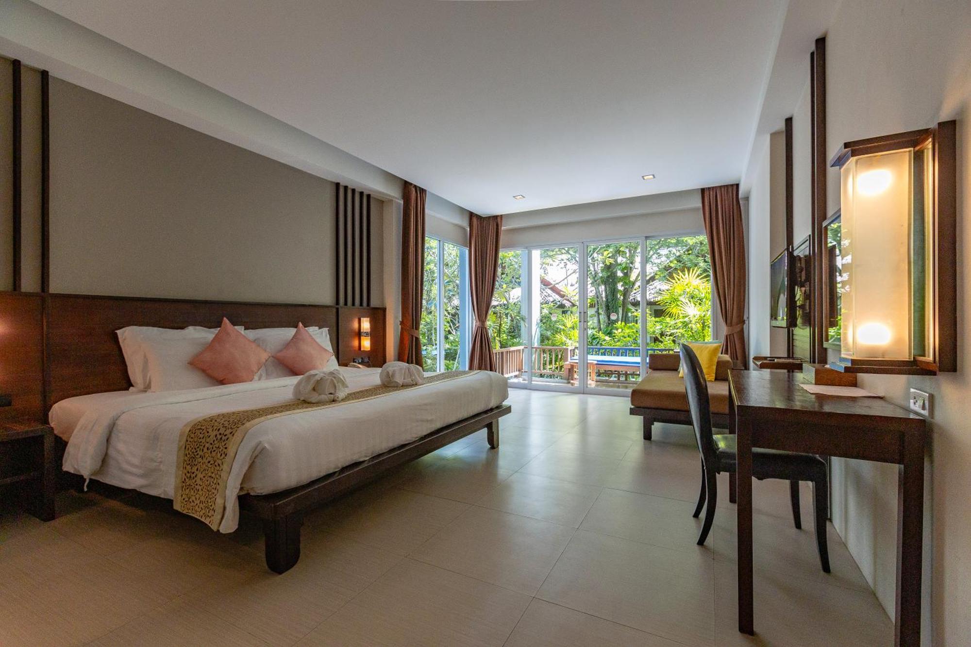 Grand Deluxe Double Room Sunset Wing