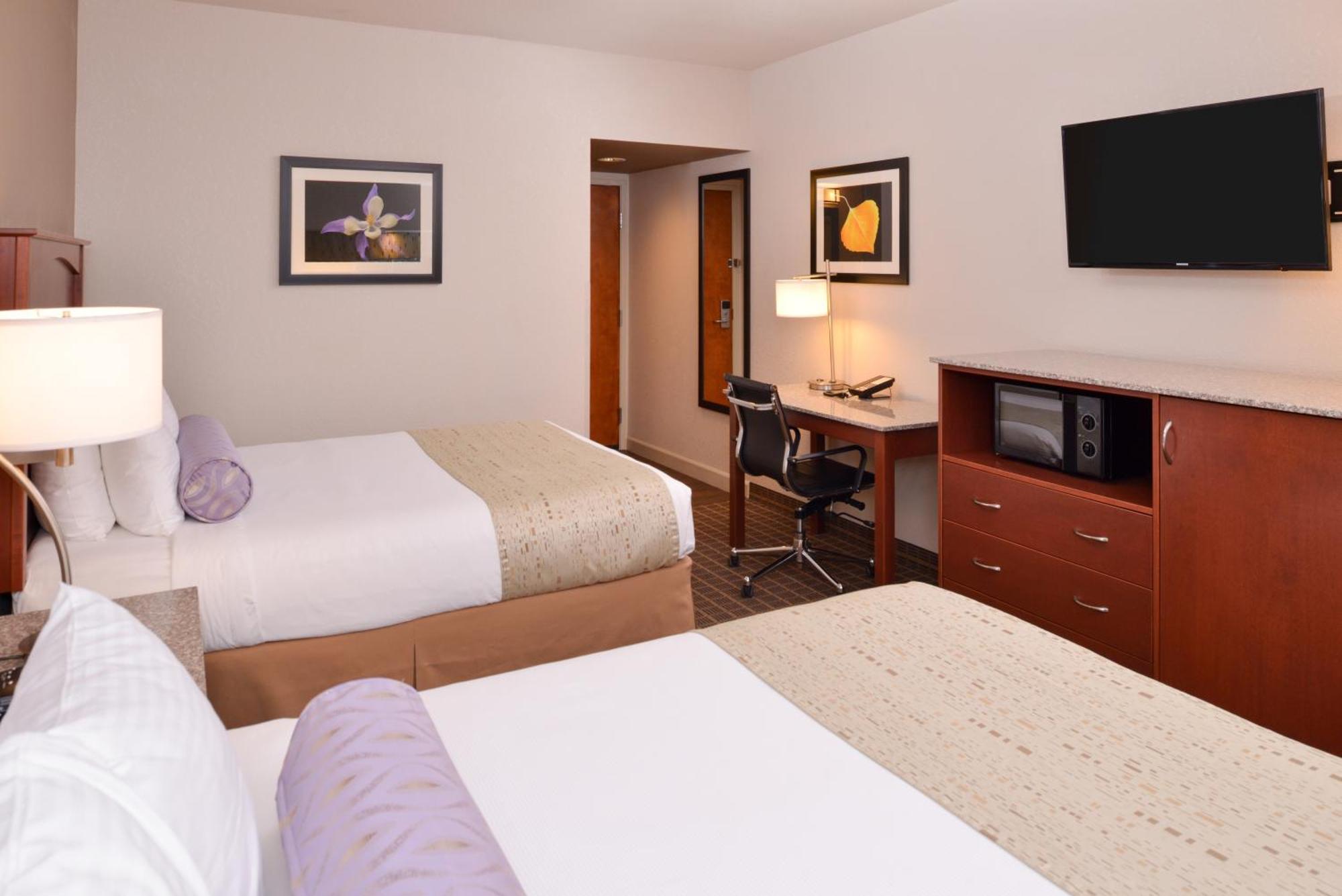 Queen Room Two Queen Beds Pet-friendly