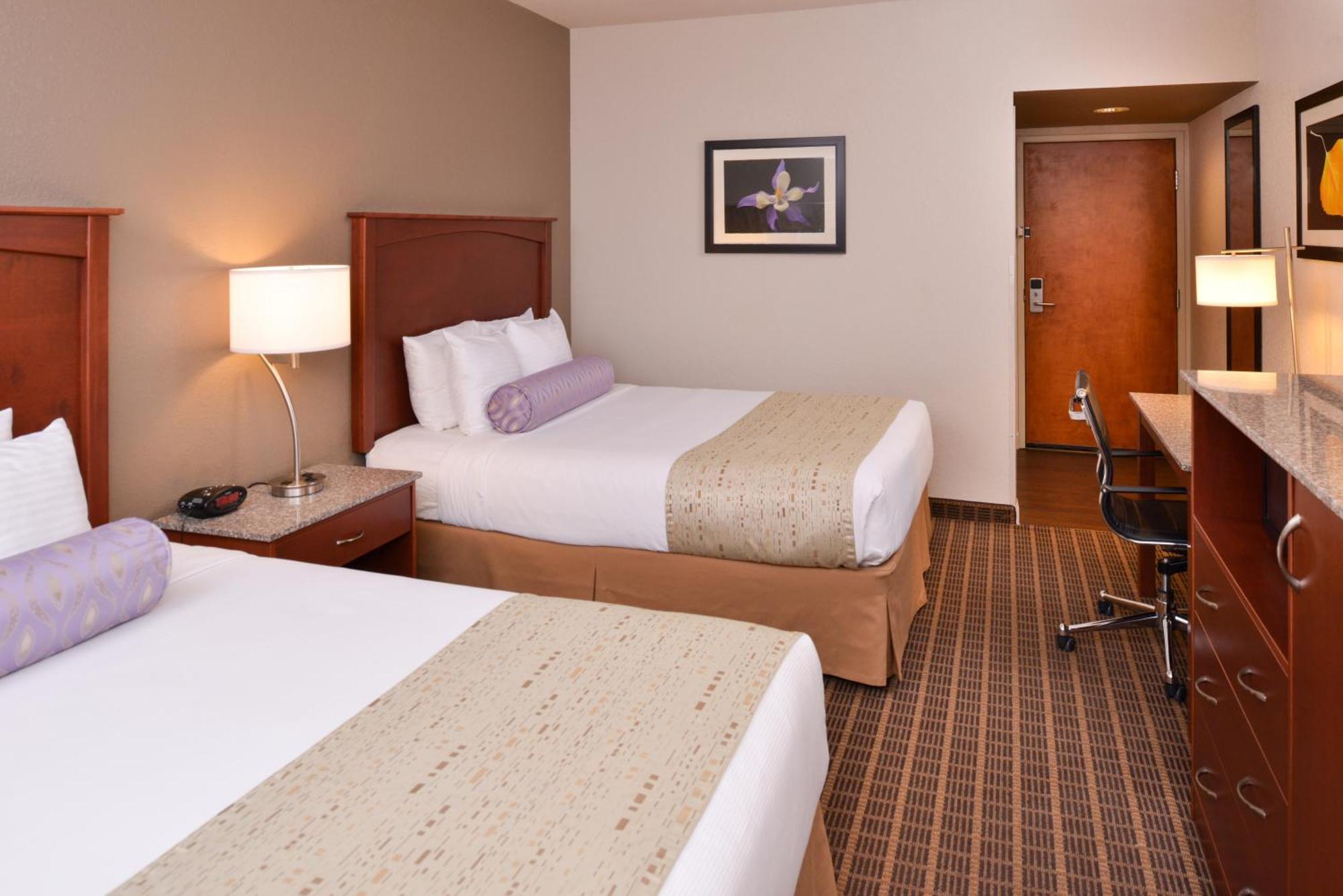 Queen Room Two Queen Beds Pet-friendly
