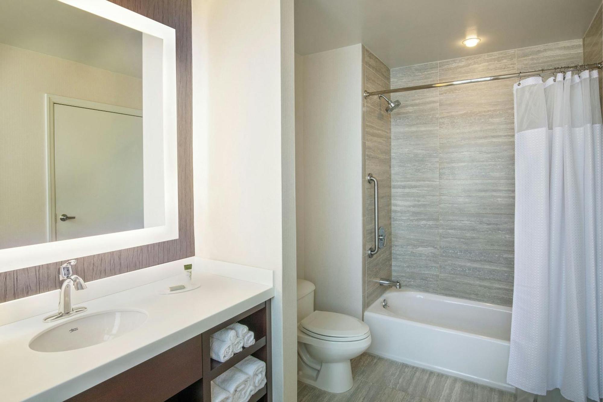 Executive Level Room Guest room 1 King High floor,1644412402:JPEG