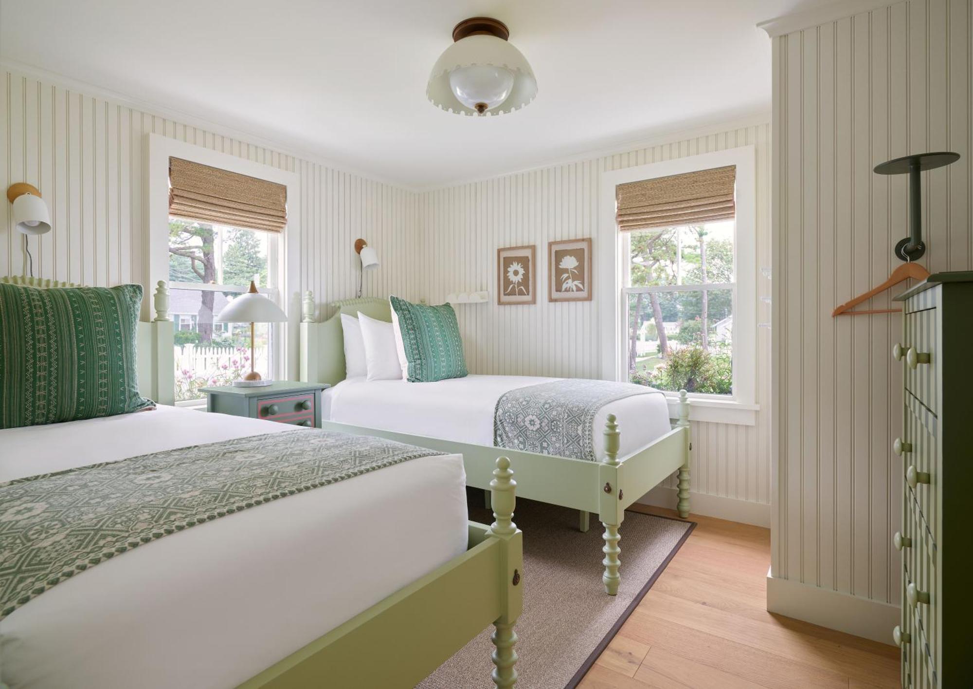 Two Bedroom Cottage Queen & Twins