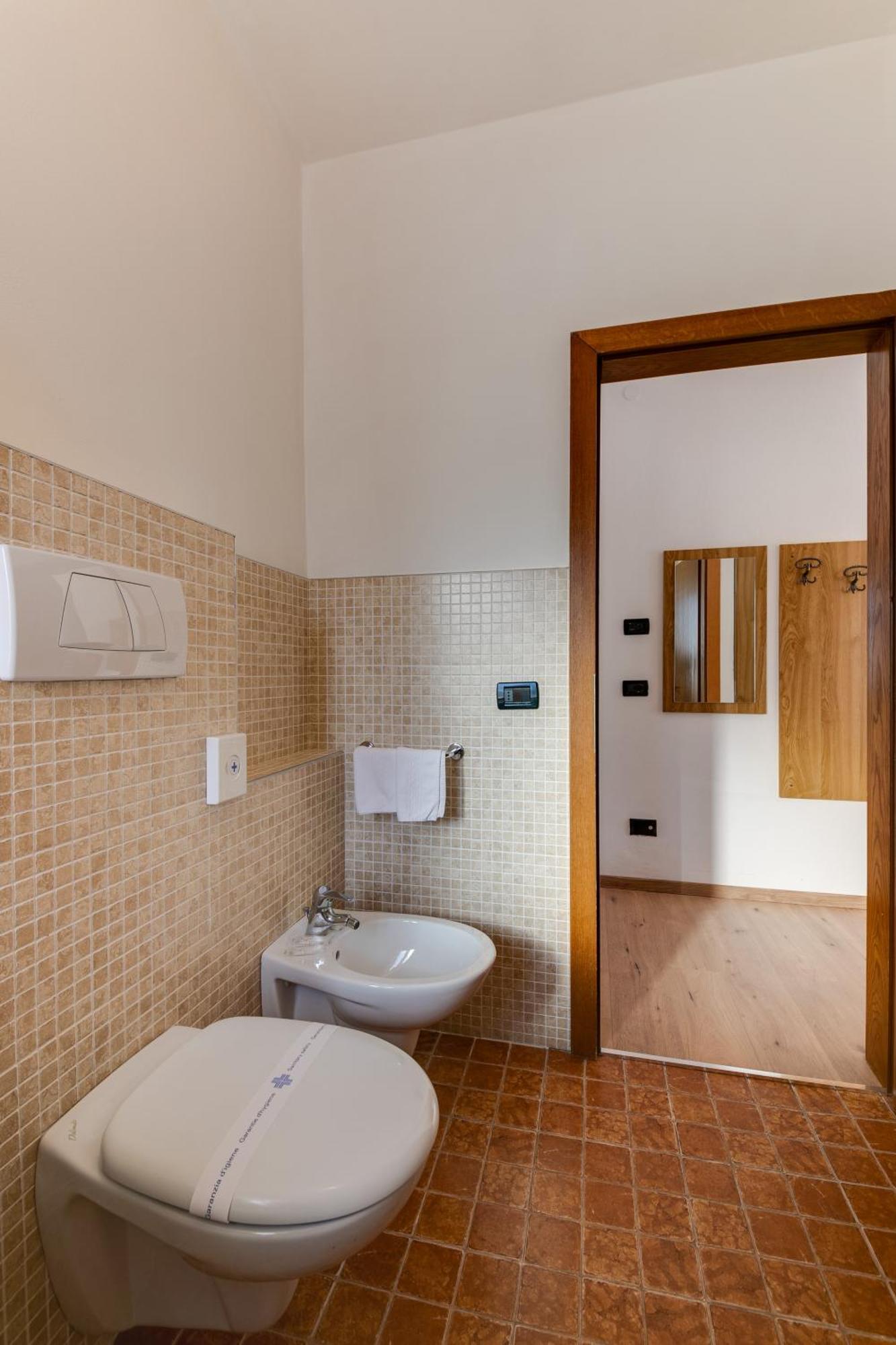 Essential Room,1644422197:JPEG