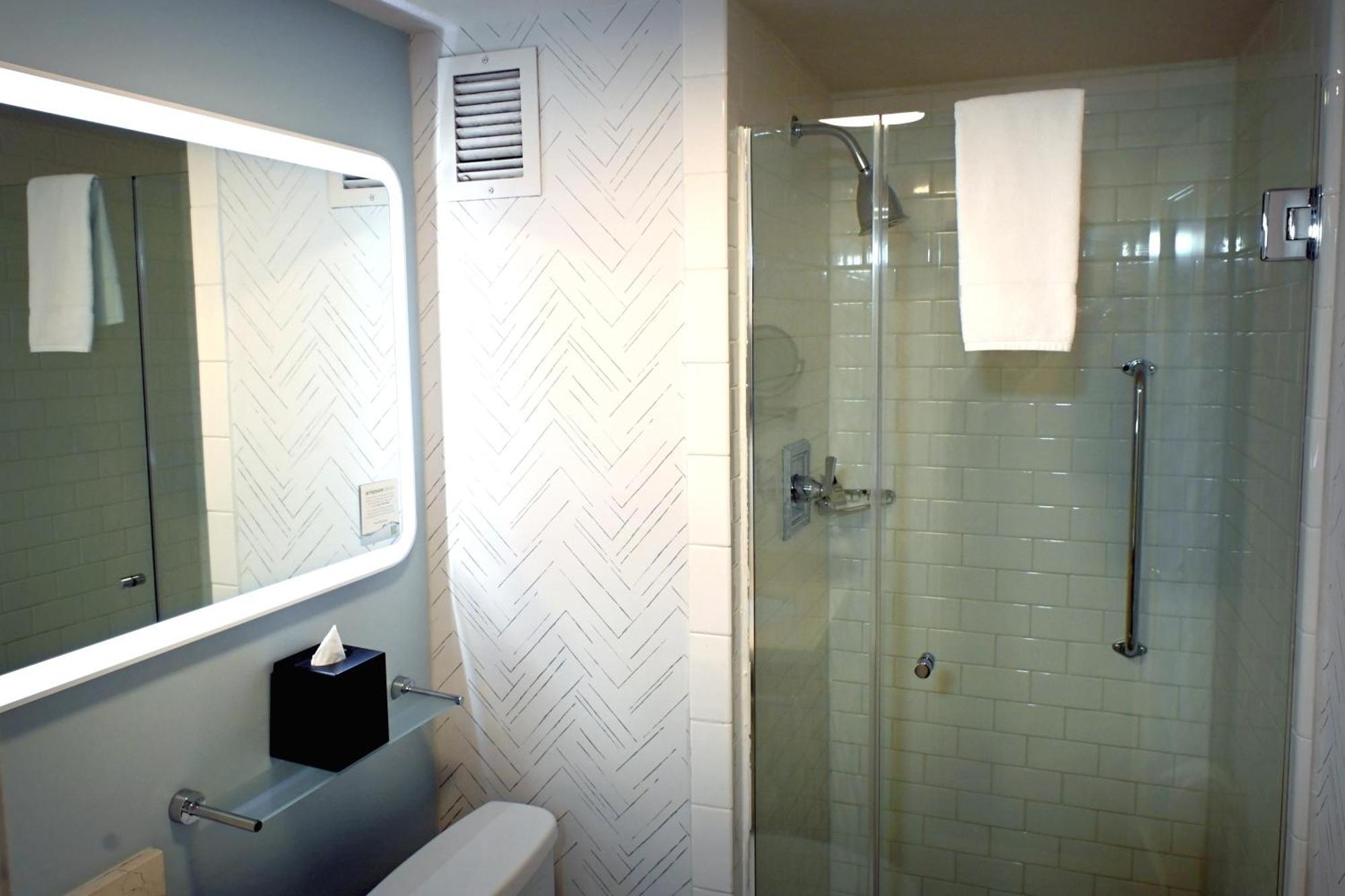 Riverfront One-Bedroom Master Suite Non-Smoking