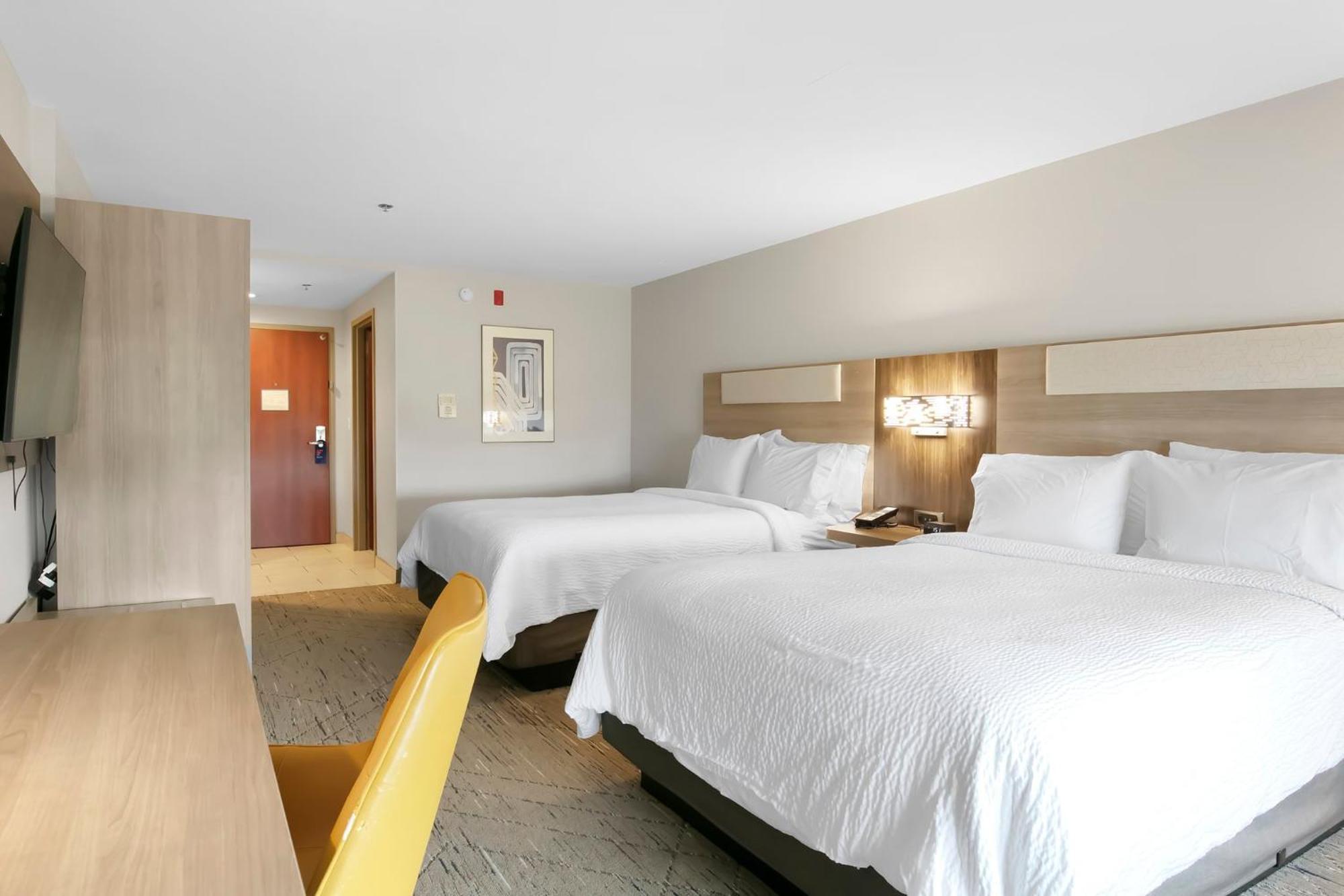Standard Queen Room Two Queen Beds