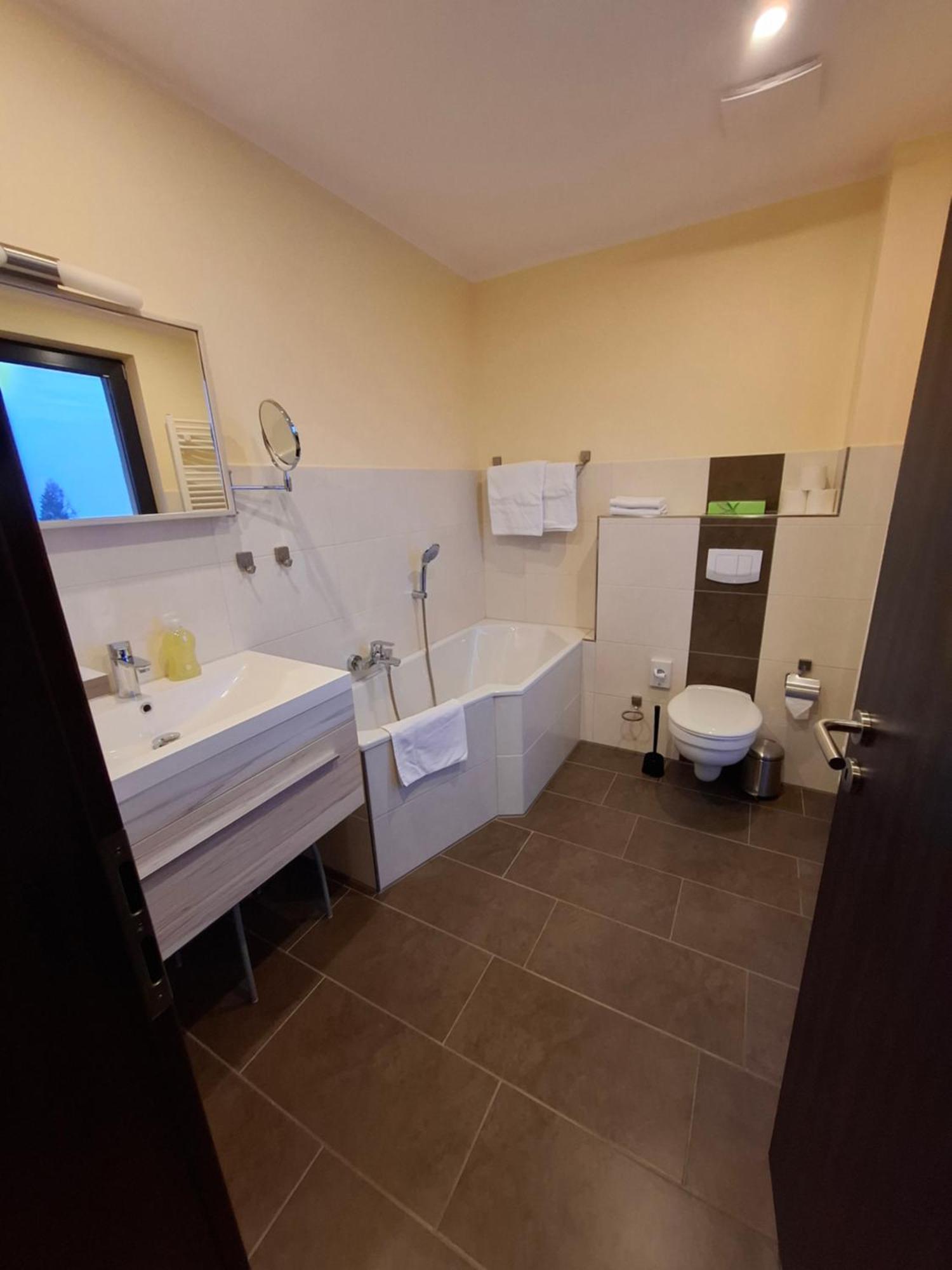 Deluxe Double Room,1645381892:JPEG
