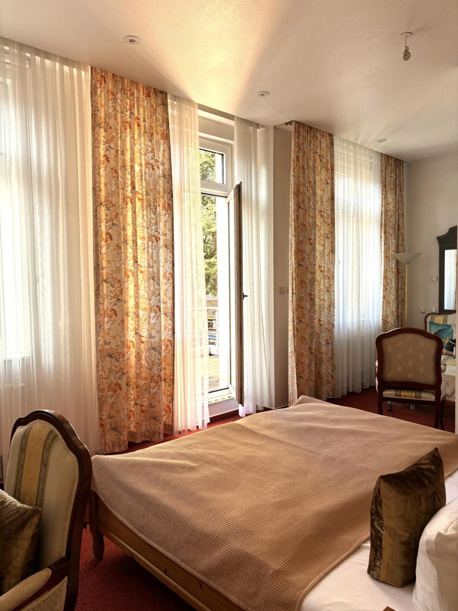 Junior Suite Balcony,1645651655:JPEG