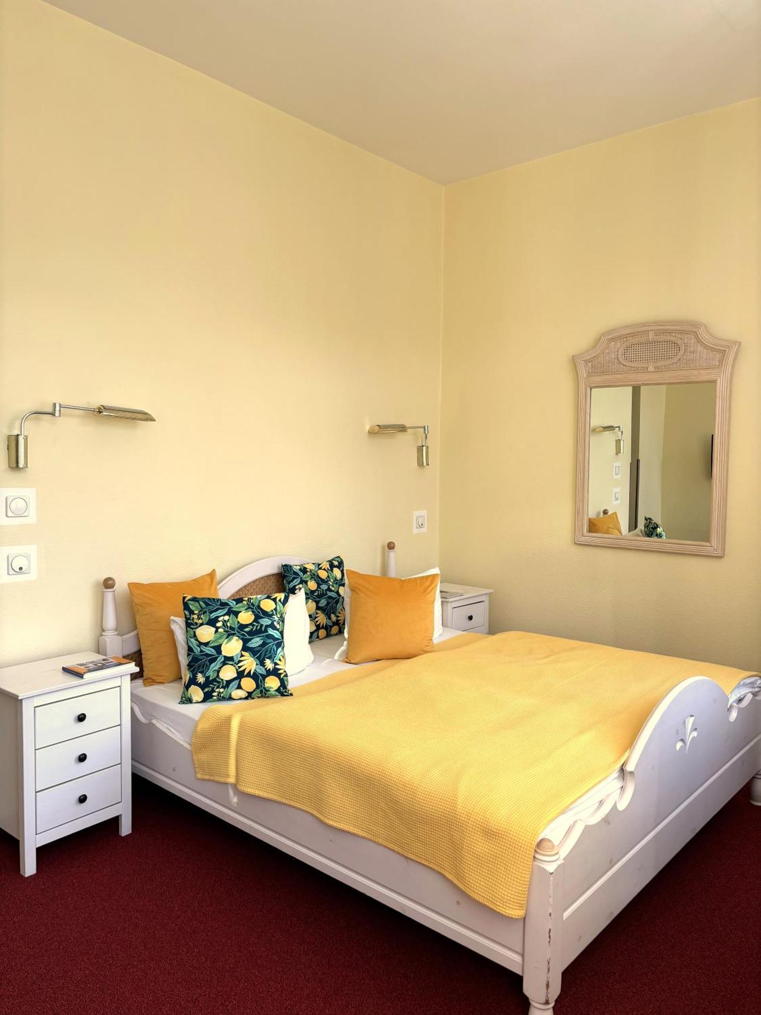 Double Room,1645651637:JPEG