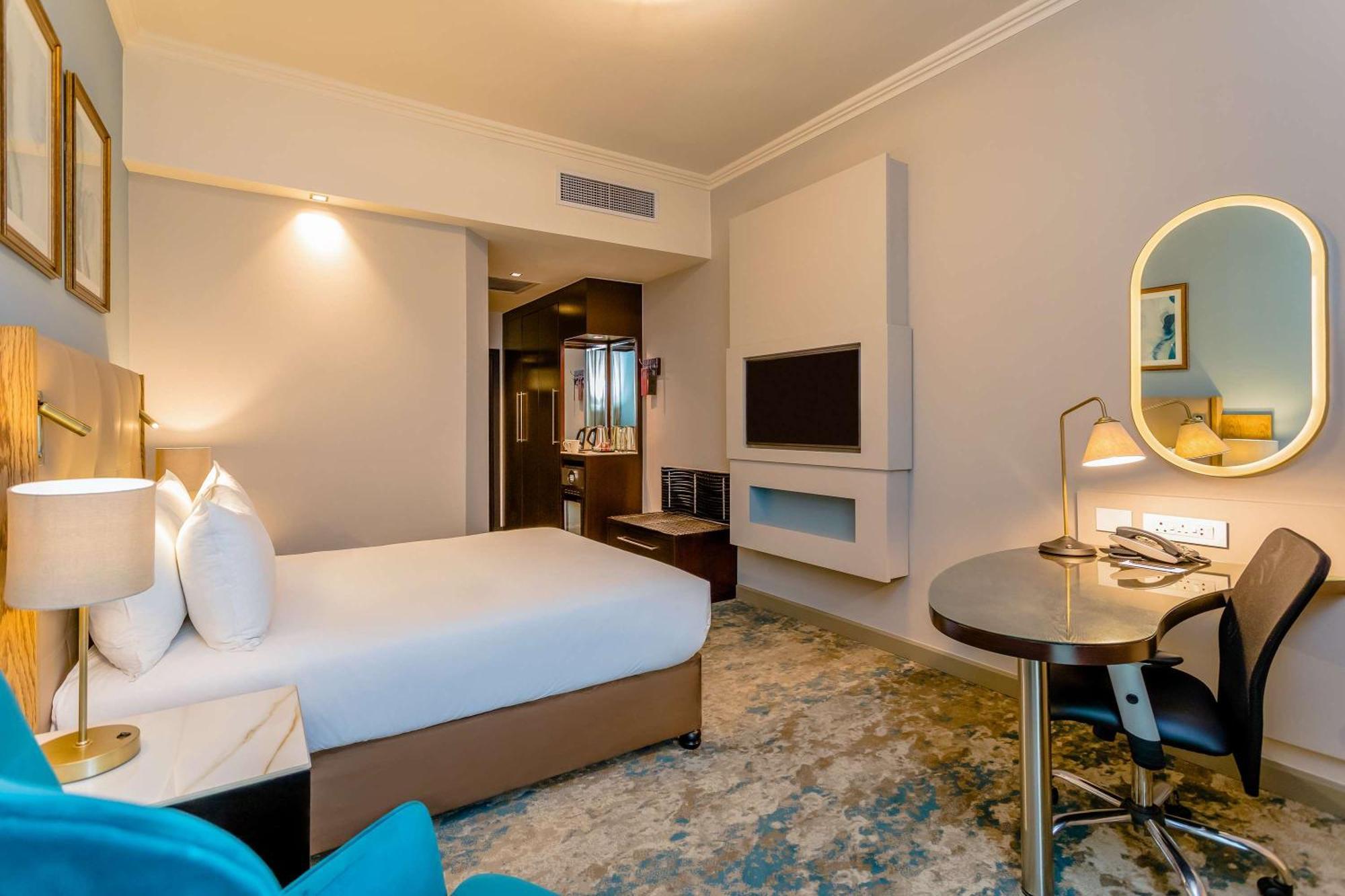 Standard Queen Room