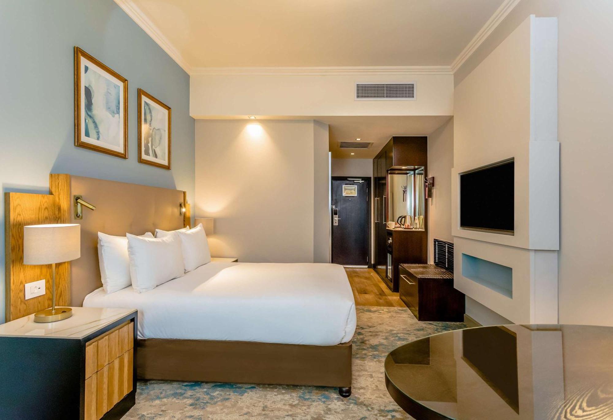 Standard Queen Room