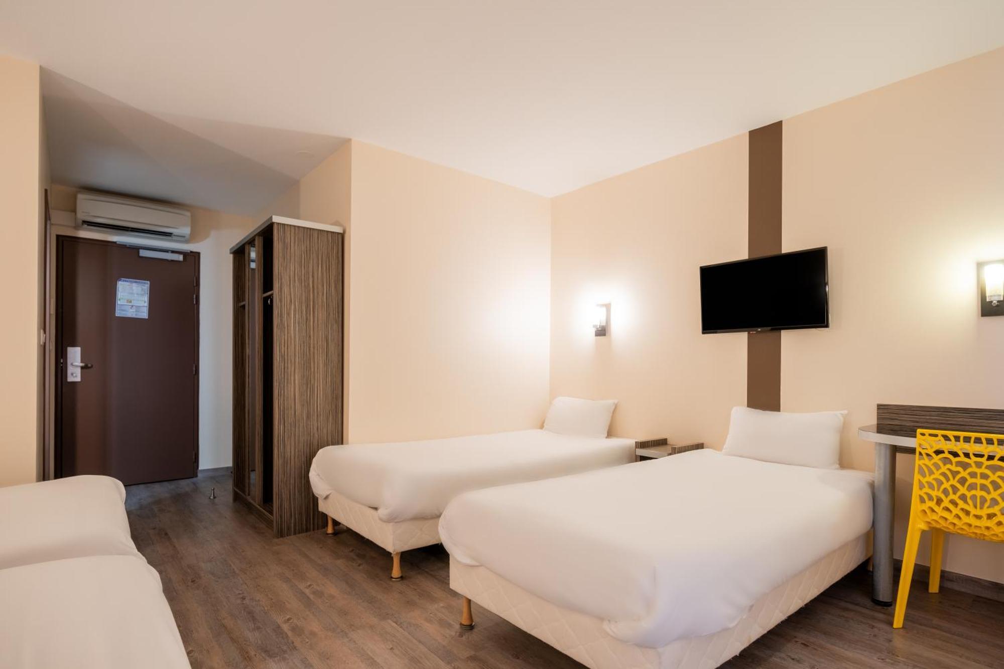 Standard Double Room One Double Bed Two Single Beds,1645657253:JPEG