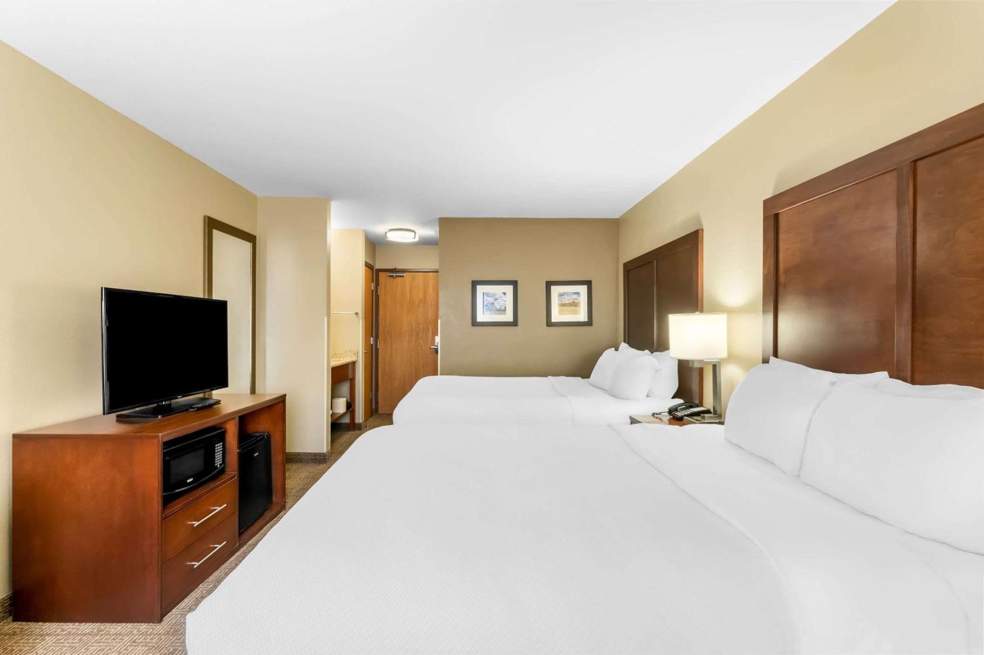 Queen Room Two Queen Beds Non-Smoking