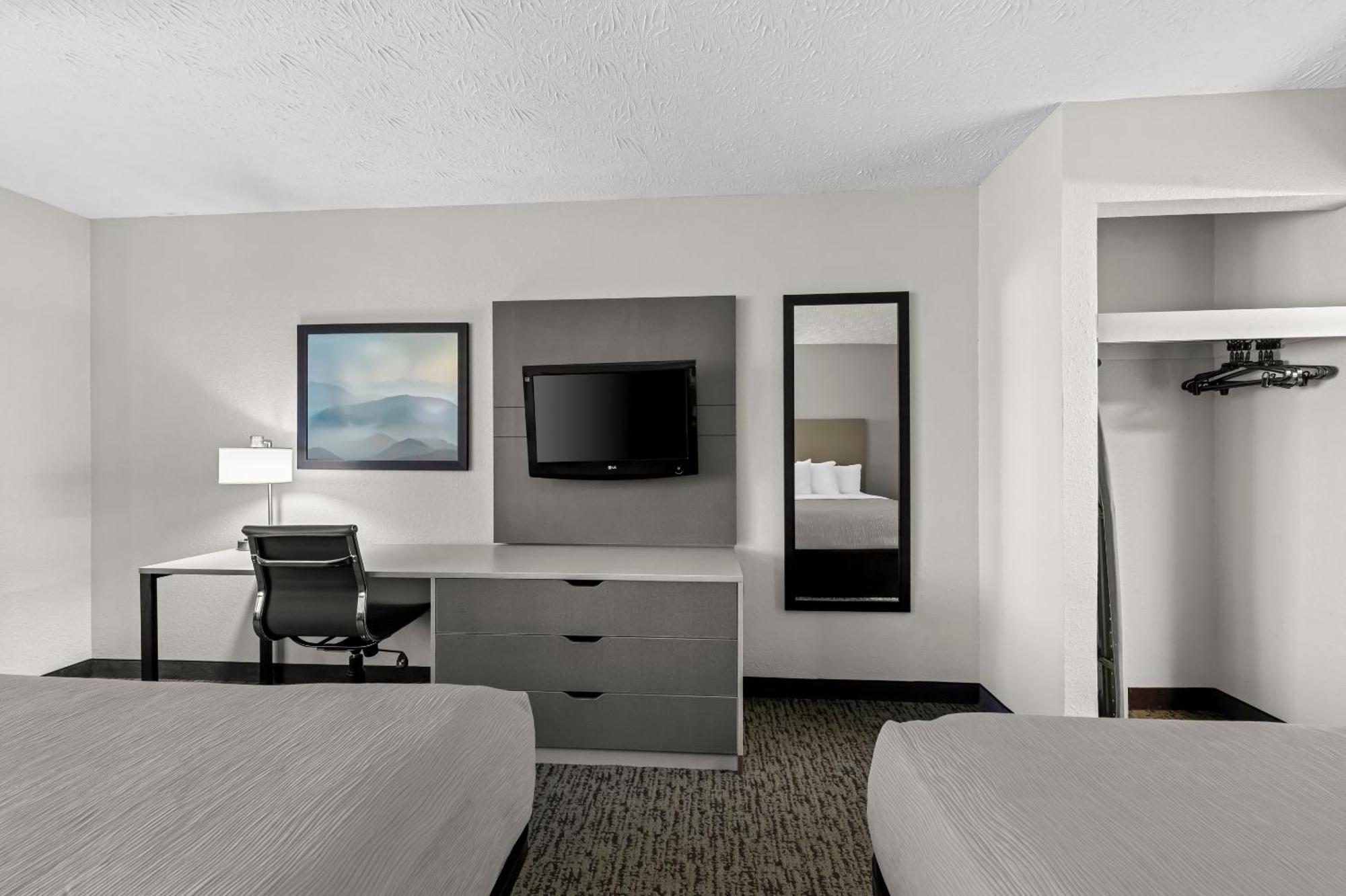 Queen Room Two Queen Beds Non-Smoking