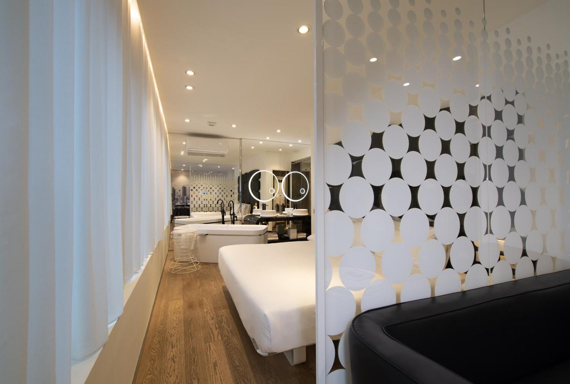 King Suite Spa Bath
