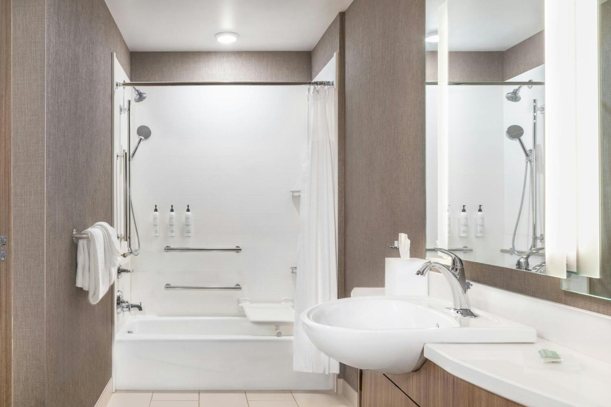 Queen Suite with Two Queen Beds and Trundle Sofa - Hearing Accessible