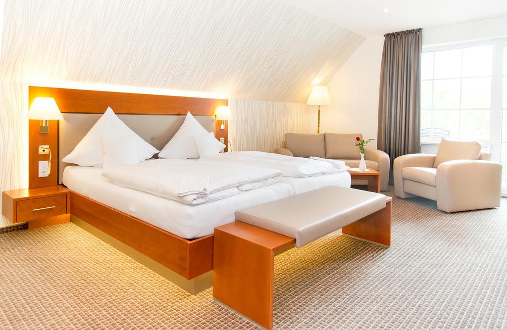 Deluxe Single Room,1588085317:JPEG
