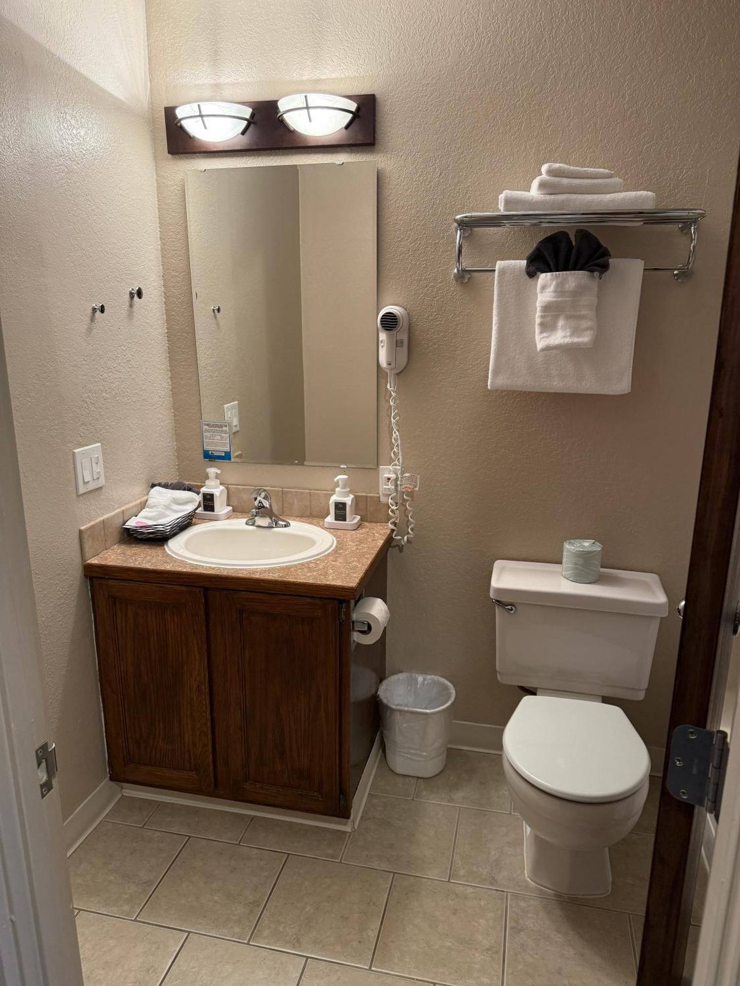 Queen Kitchenette