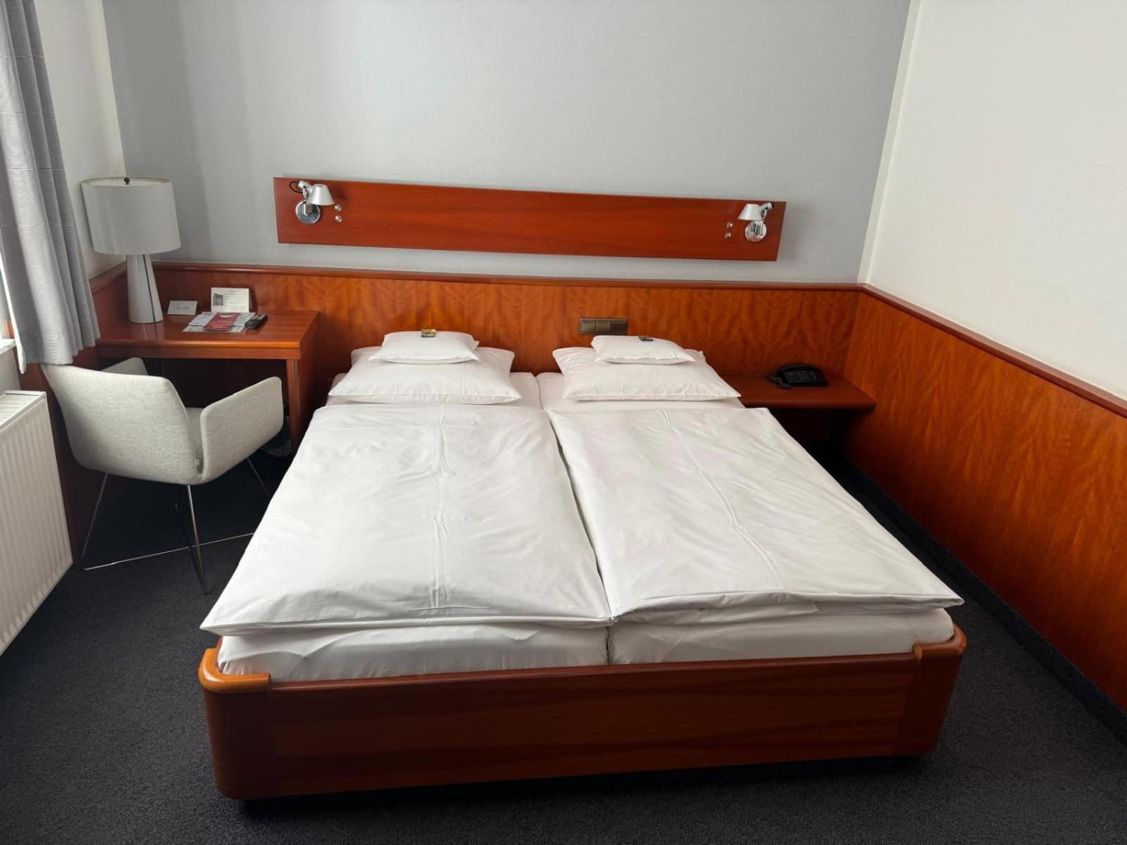 Small Double Room,1646350256:JPEG