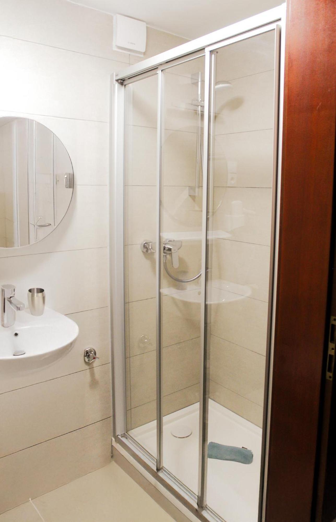 Single Room Shower,1646404403:JPEG