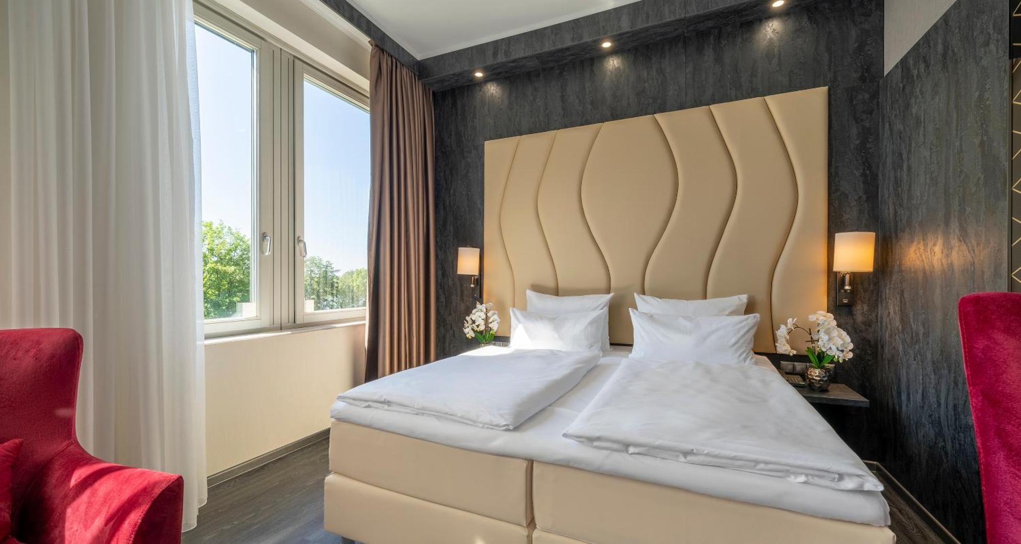 Comfort Room Two Single Beds Lake Side