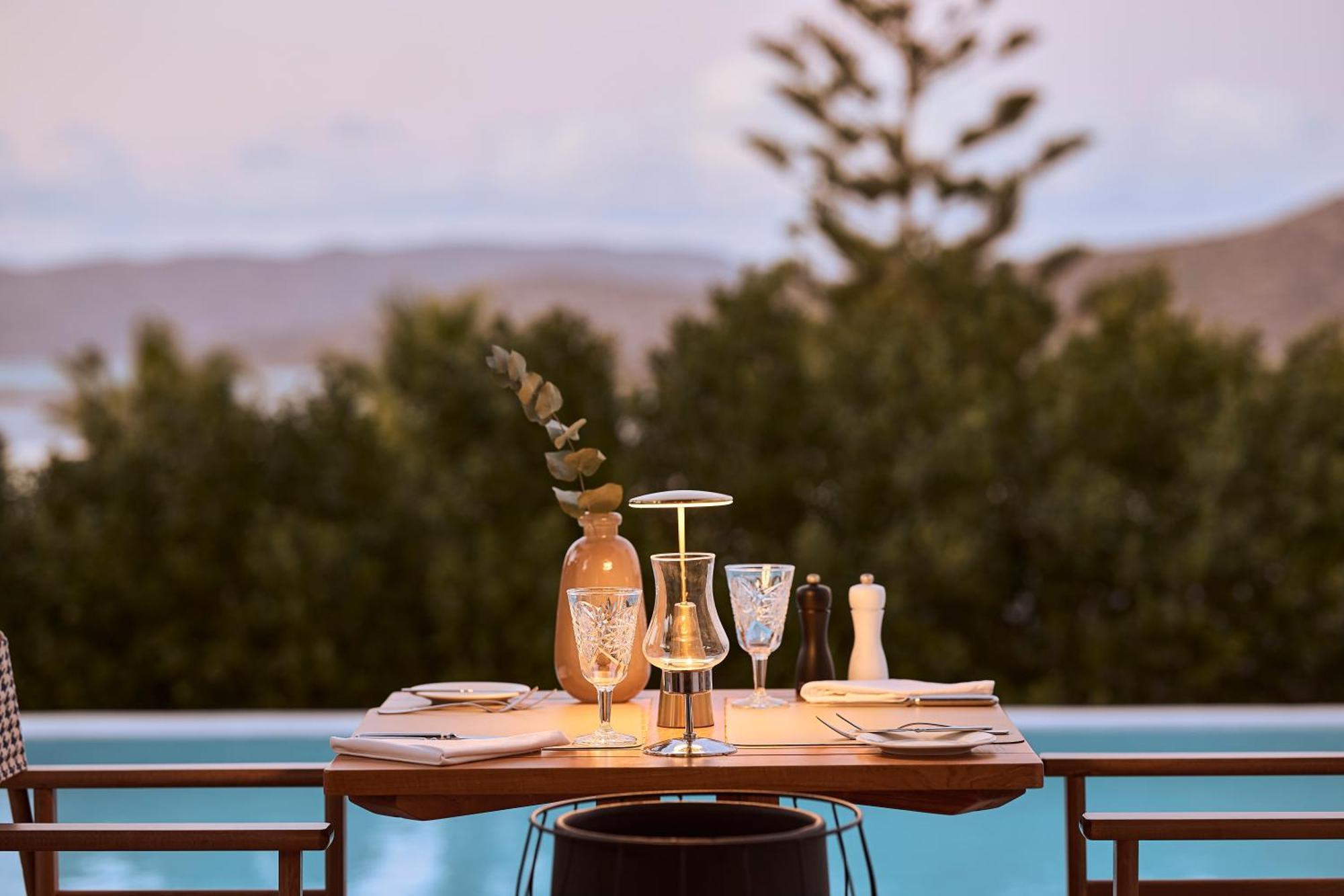 Mythica Bungalow mit eigenem Pool und Meerblick