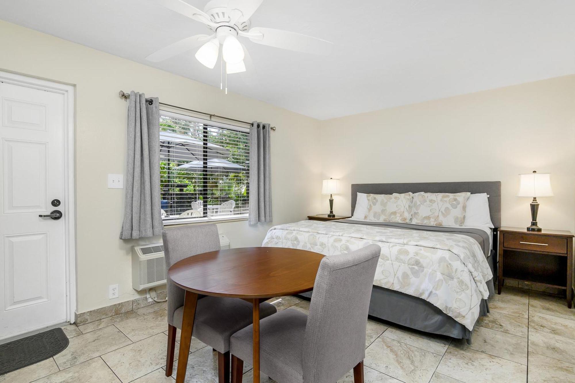 Queen Bed Room Kitchenette,1646894120:JPEG