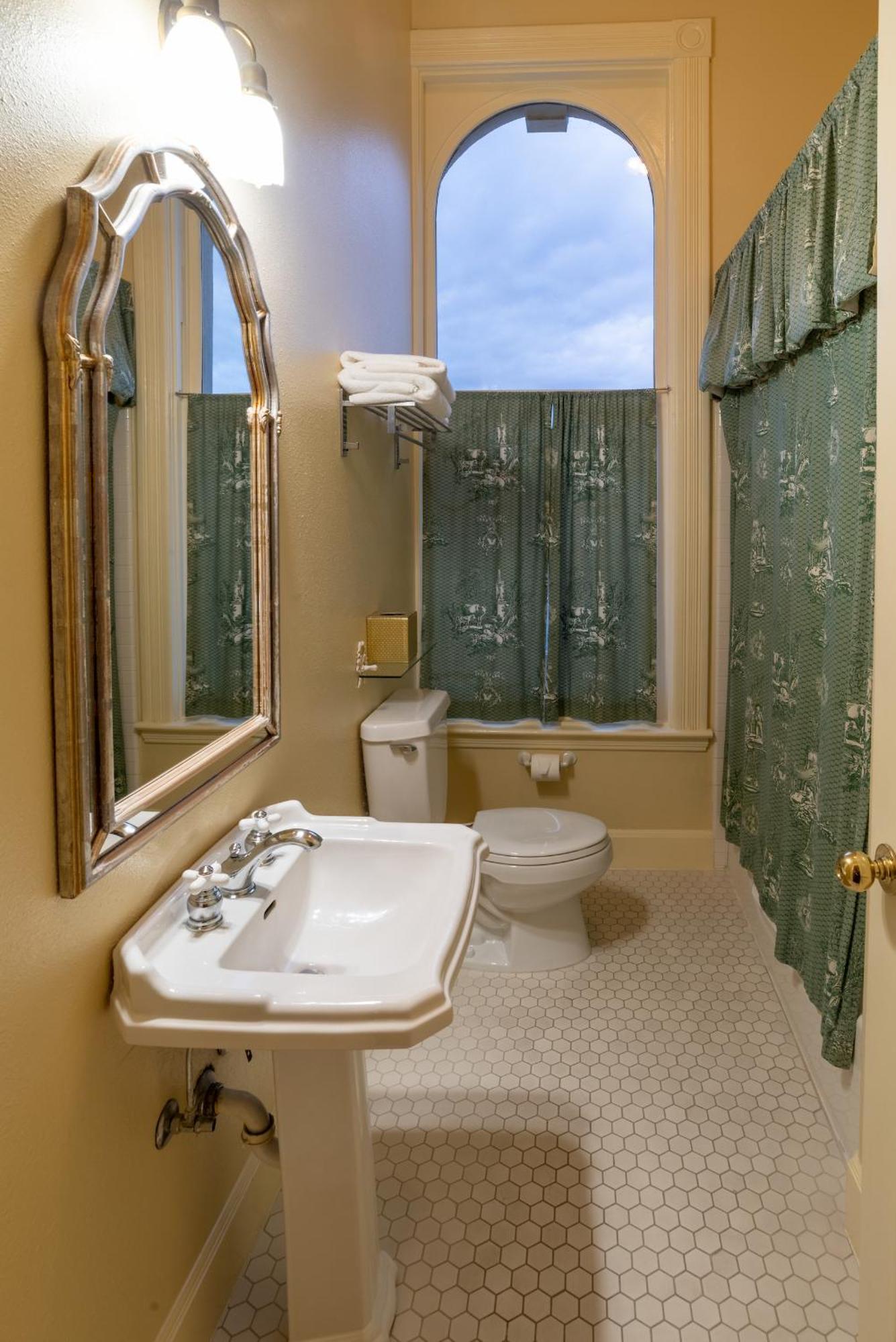 Double Room Mountain View