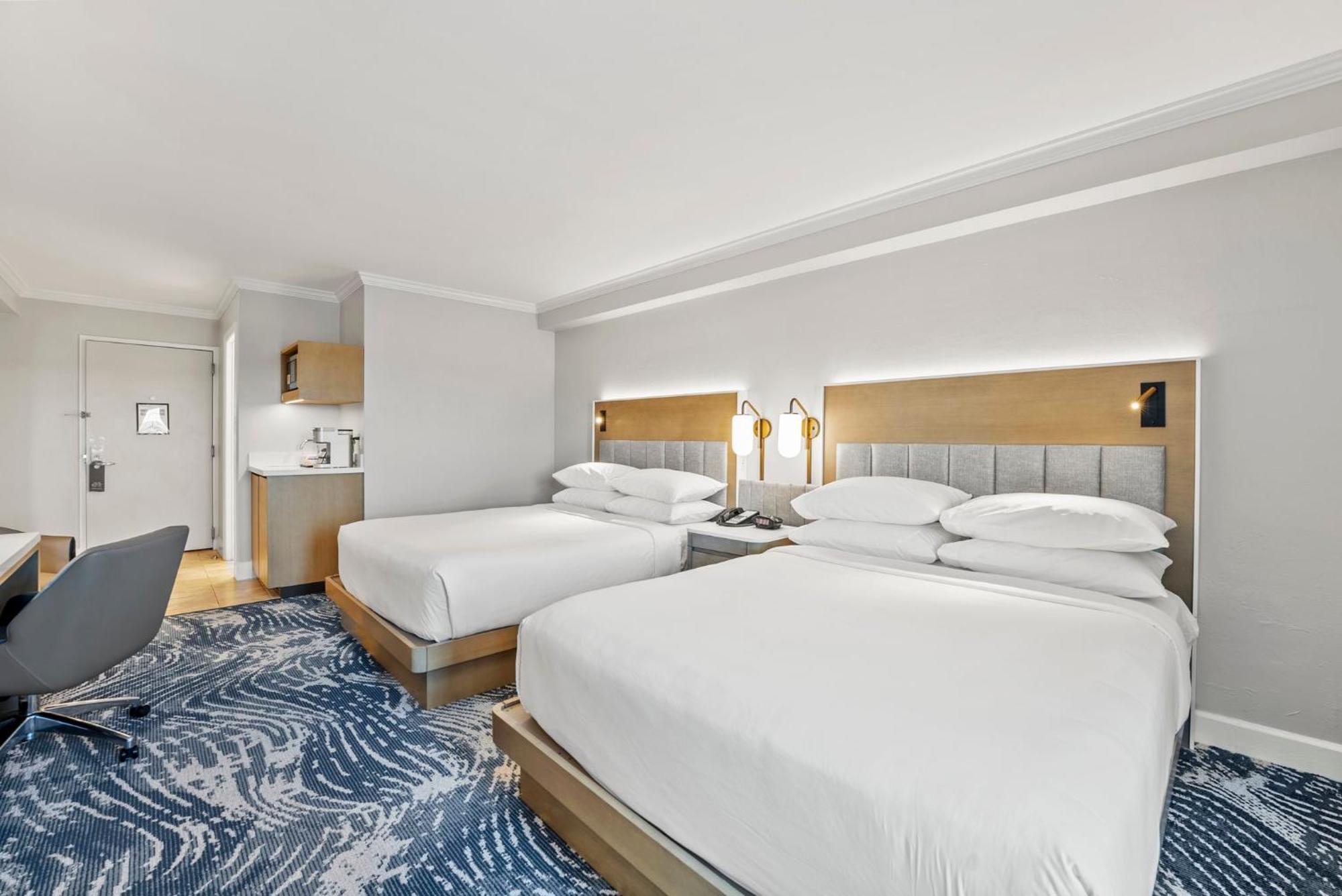 Standard Queen Room Two Queen Beds Mobility Accessible Tub,1646897045:JPEG
